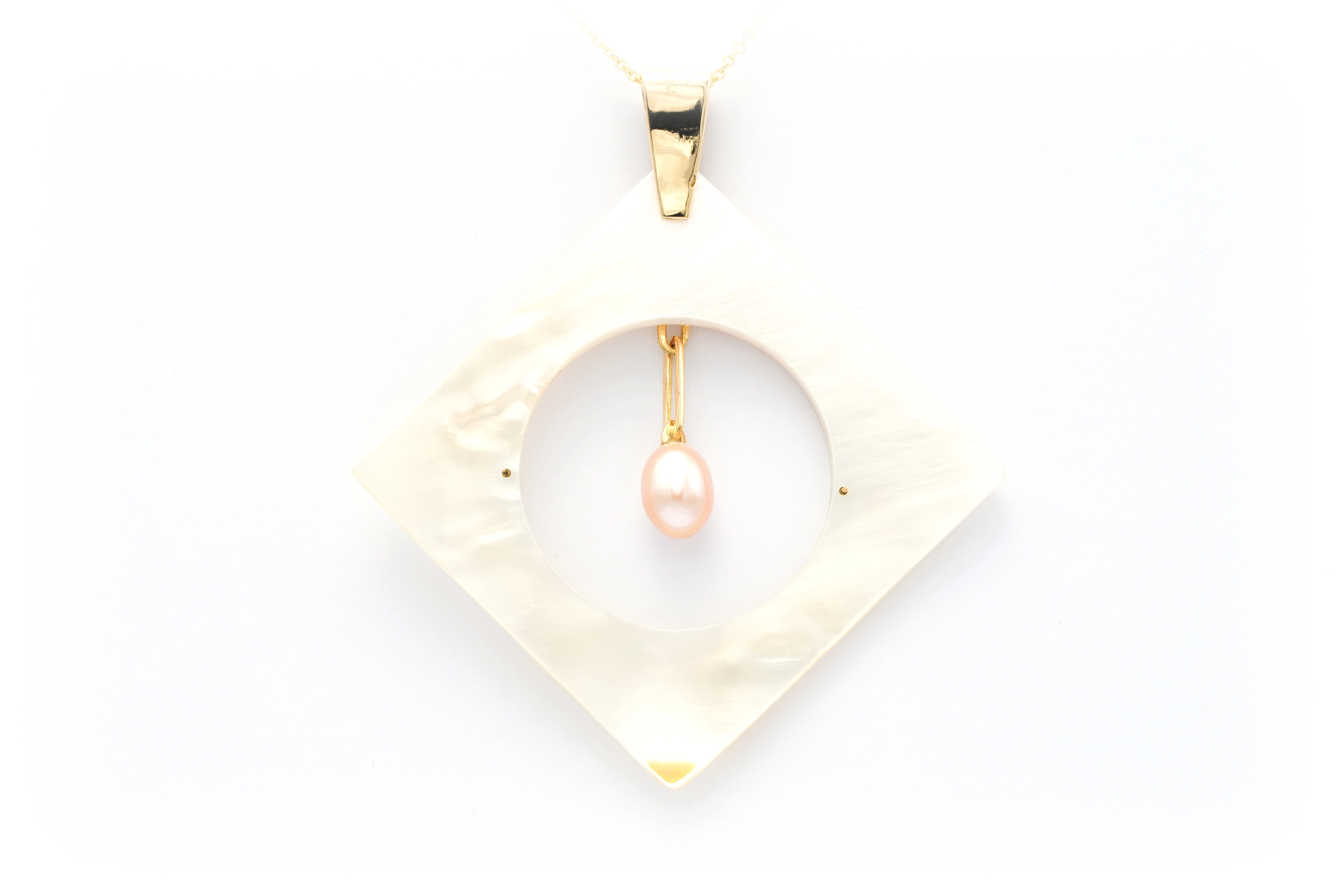 Pendentif Années 70 en or jaune 18 carats et nacre serti d'une perle - 4