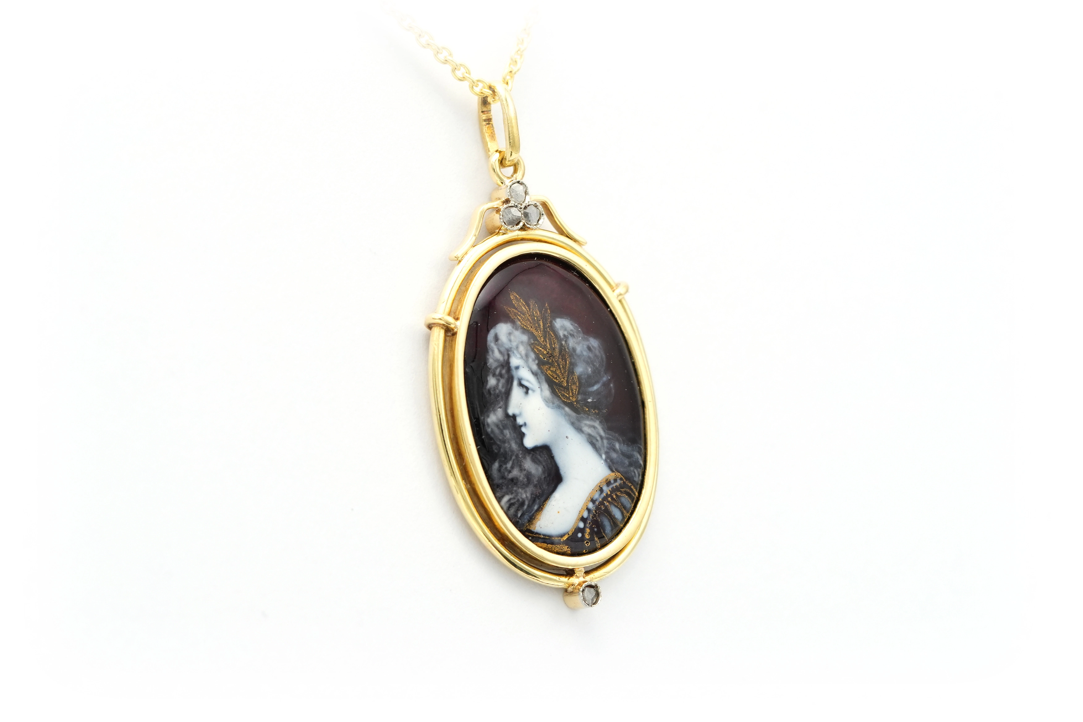 Pendentif Art Déco en or jaune 18 carats et émail de Limoges serti de diamants "taille" rose - 3