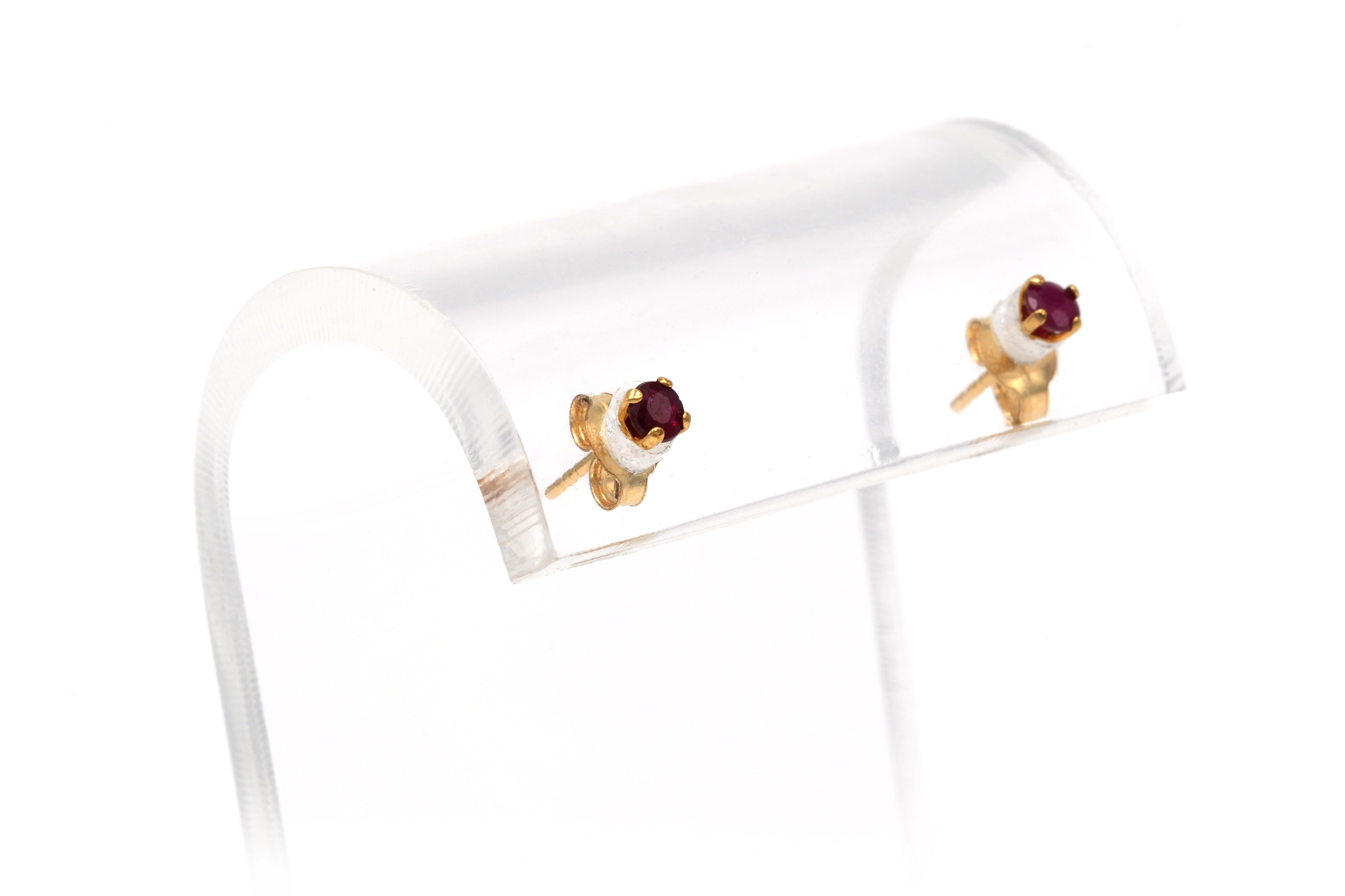 Boucles d'oreilles contemporaines en or jaune 9 carats serties de rubis - 7