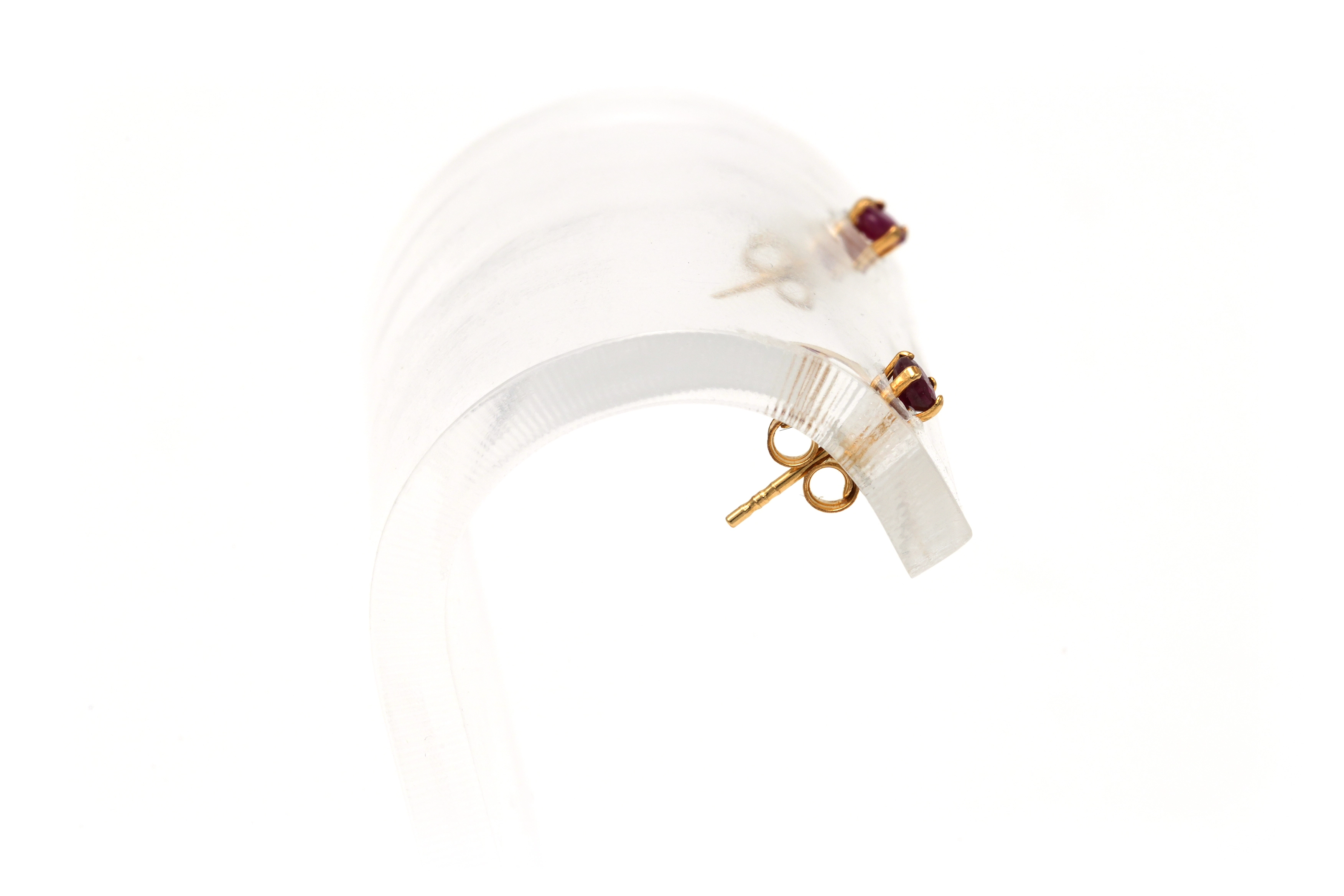 Boucles d'oreilles contemporaines en or jaune 9 carats serties de rubis - 6