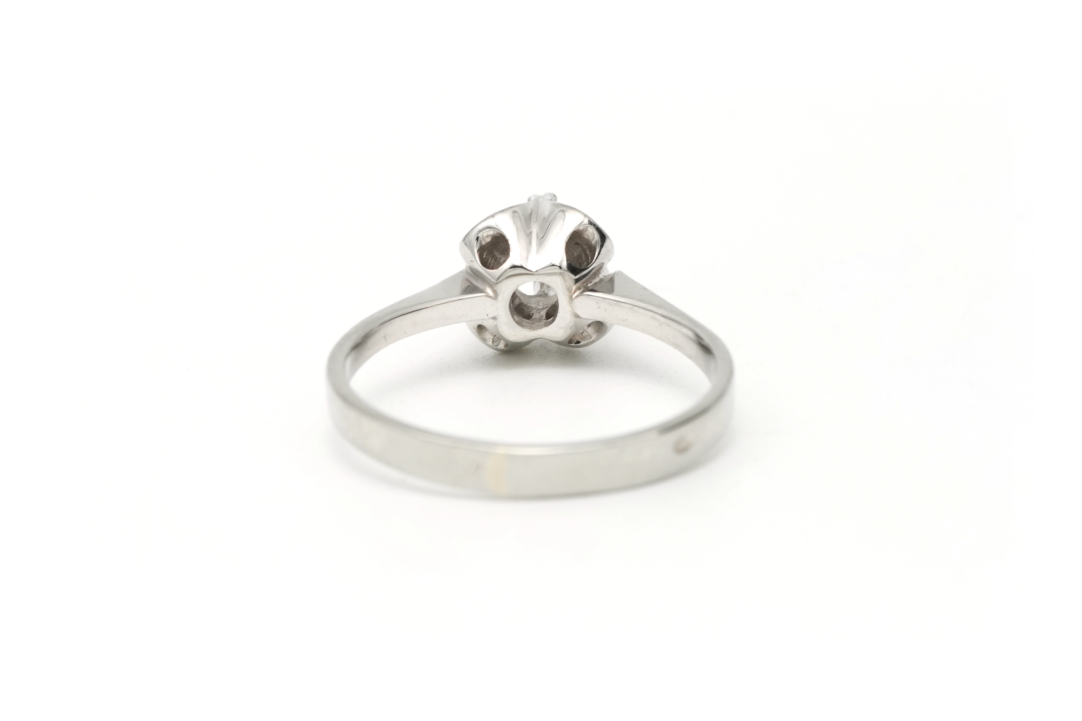 Bague Années 70 en or blanc 18 carats sertie d'un diamant "taille" brillant (+-0.14ct) - 4