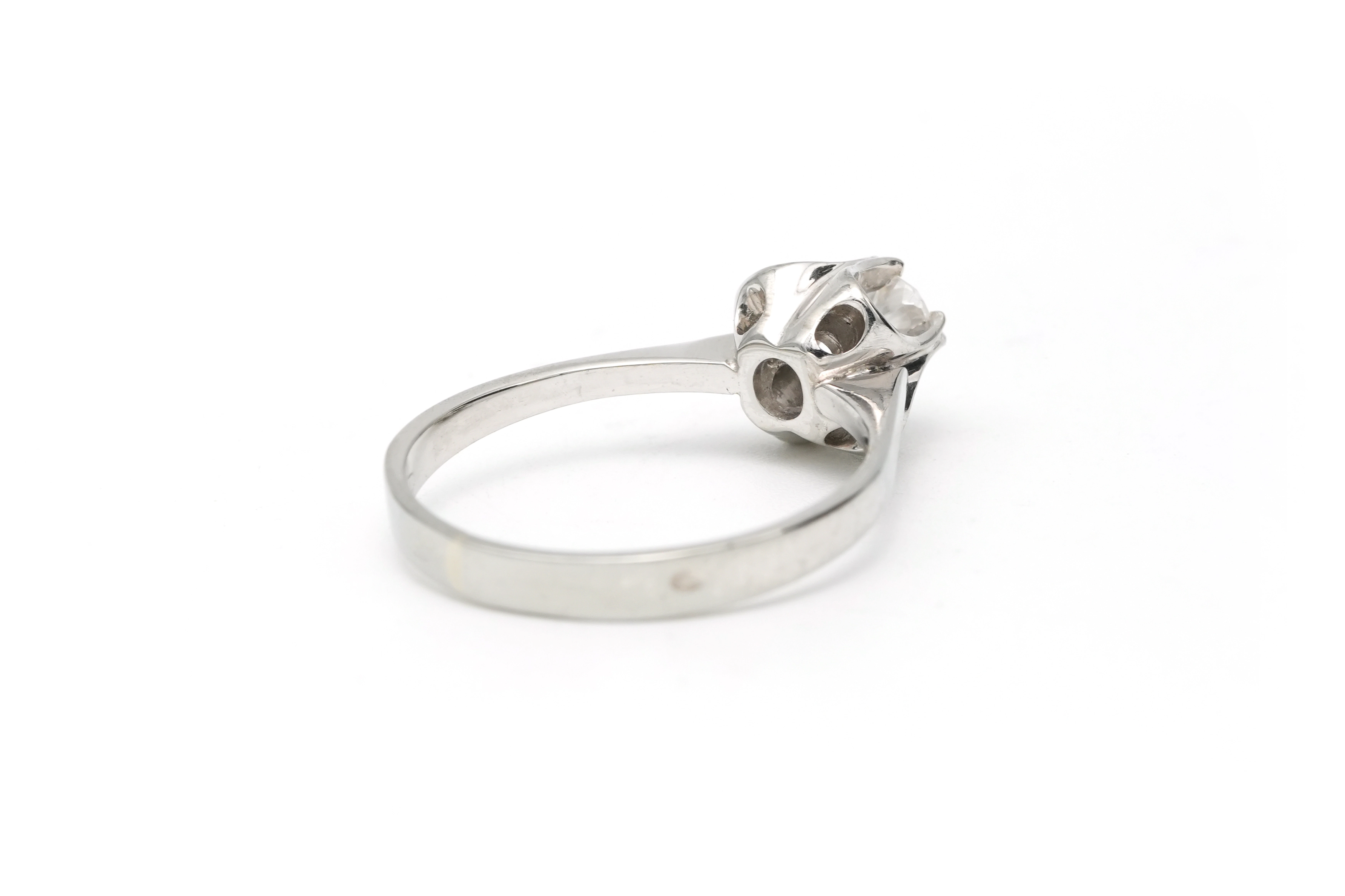 Bague Années 70 en or blanc 18 carats sertie d'un diamant "taille" brillant (+-0.14ct) - 5