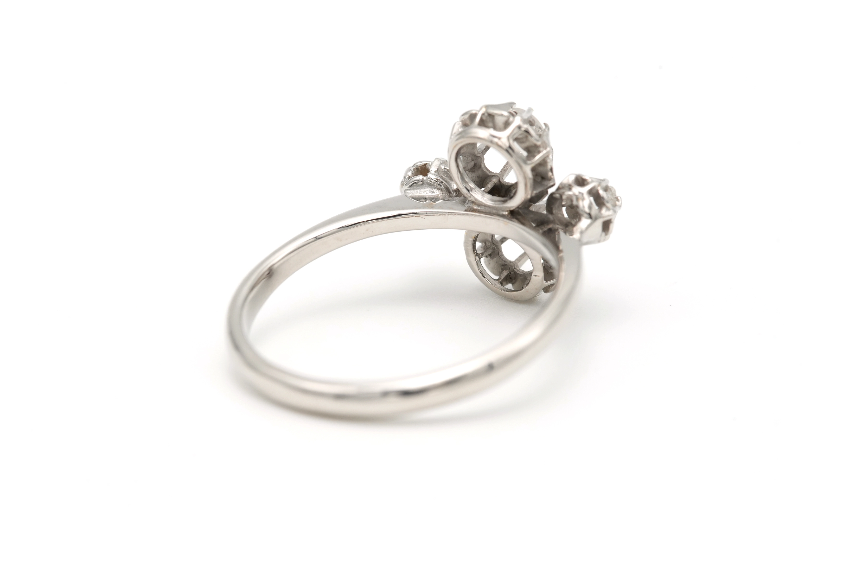 Bague Art Déco en or blanc 18 carats sertie de diamants - 5