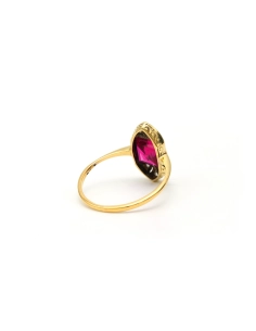 Bague Art Déco en or jaune et blanc 18 carats sertie d'un rubis de synthèse et de diamants "taille" rose - 5