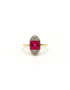 Bague Art Déco en or jaune et blanc 18 carats sertie d'un rubis de synthèse et de diamants "taille" rose - 1