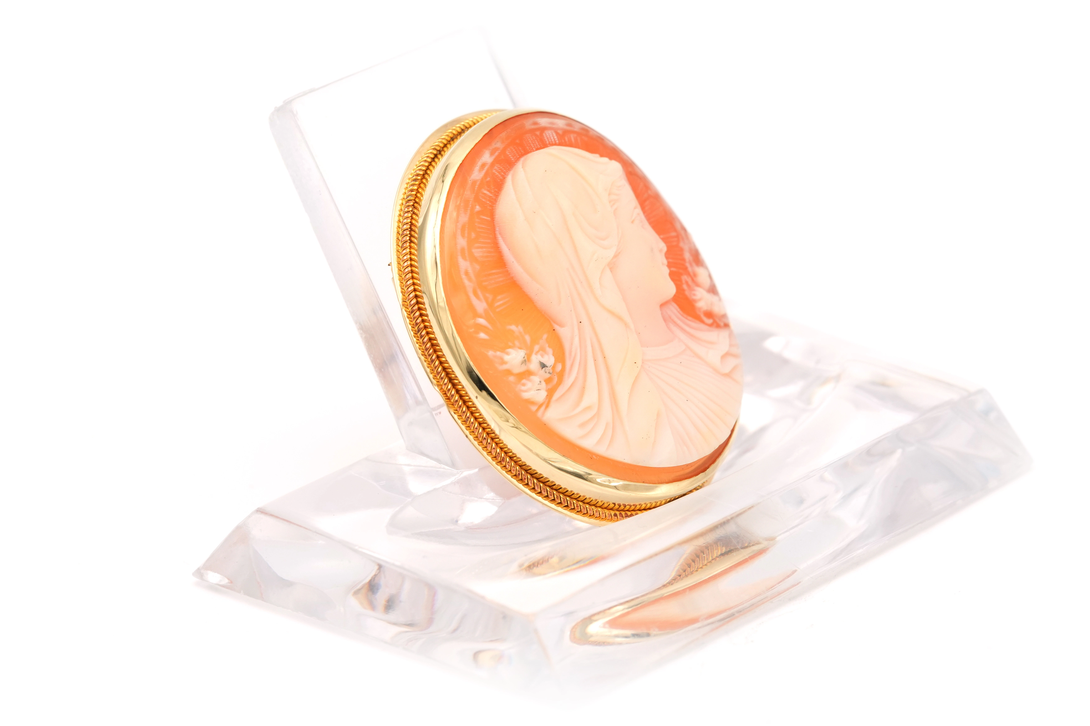 Broche Années 50 en or jaune 18 carats sertie d'un camée coquillage - 5