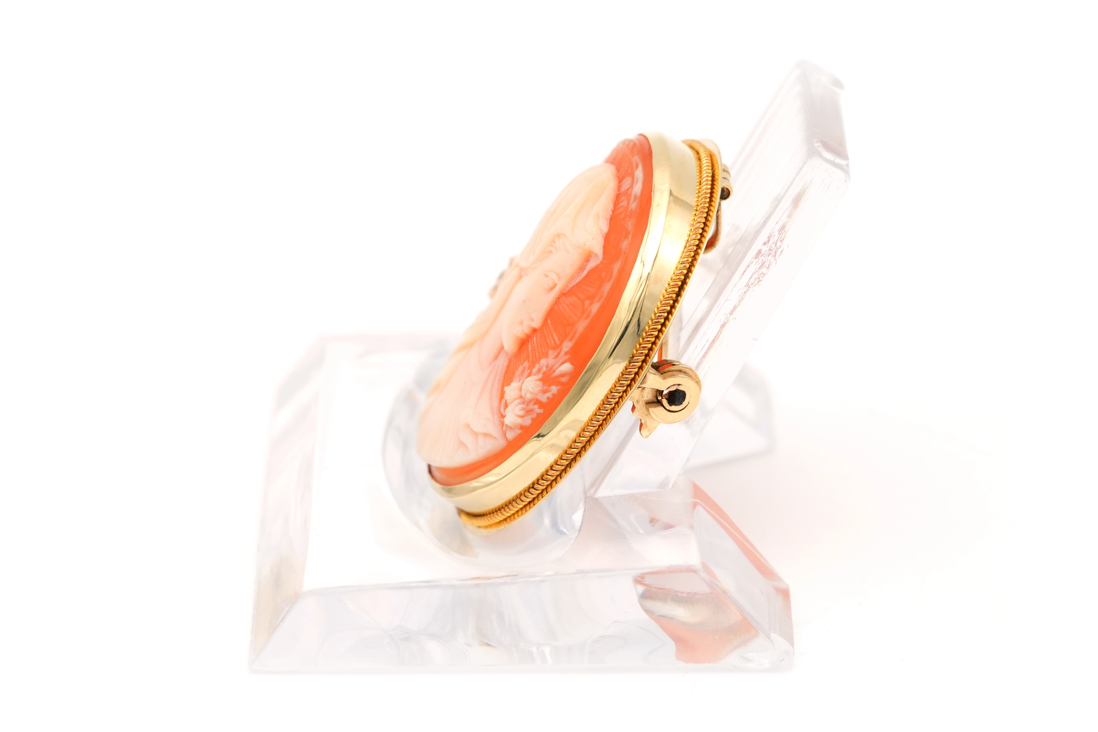 Broche Années 50 en or jaune 18 carats sertie d'un camée coquillage - 3