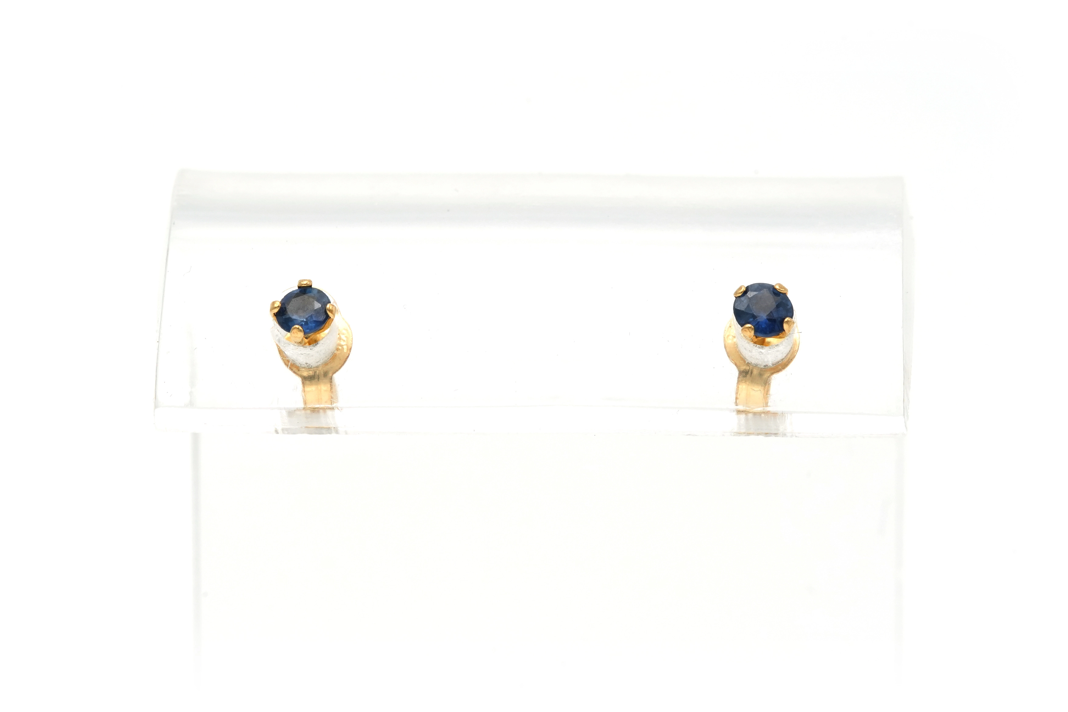 Boucles d'oreilles contemporaines en or jaune 18 carats serties de saphirs - 3