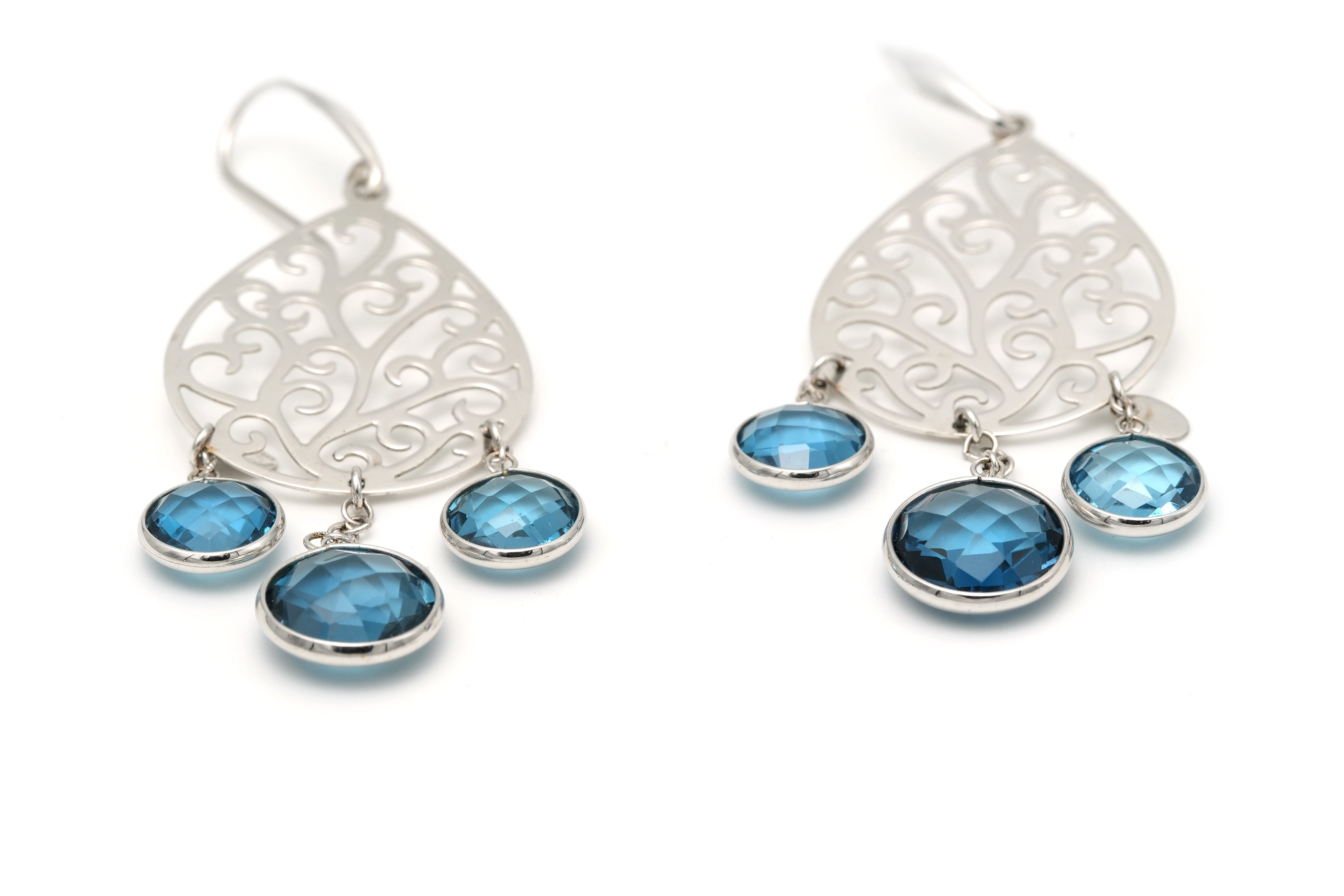 Boucles d'oreilles contemporaines en or blanc 18 carats serties de topazes - 1