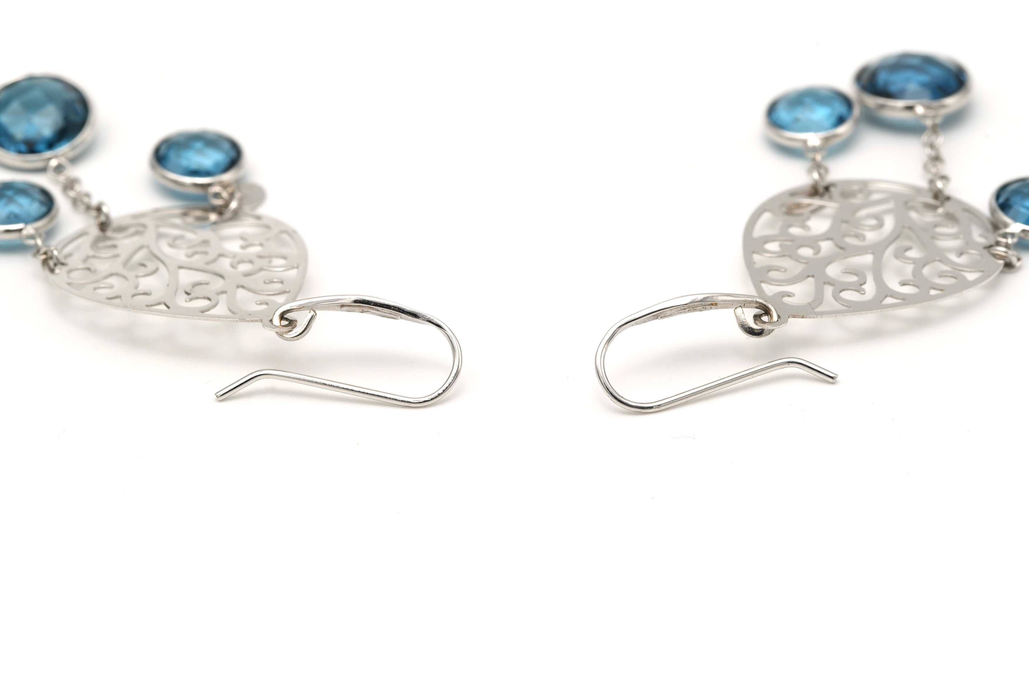 Boucles d'oreilles contemporaines en or blanc 18 carats serties de topazes - 2