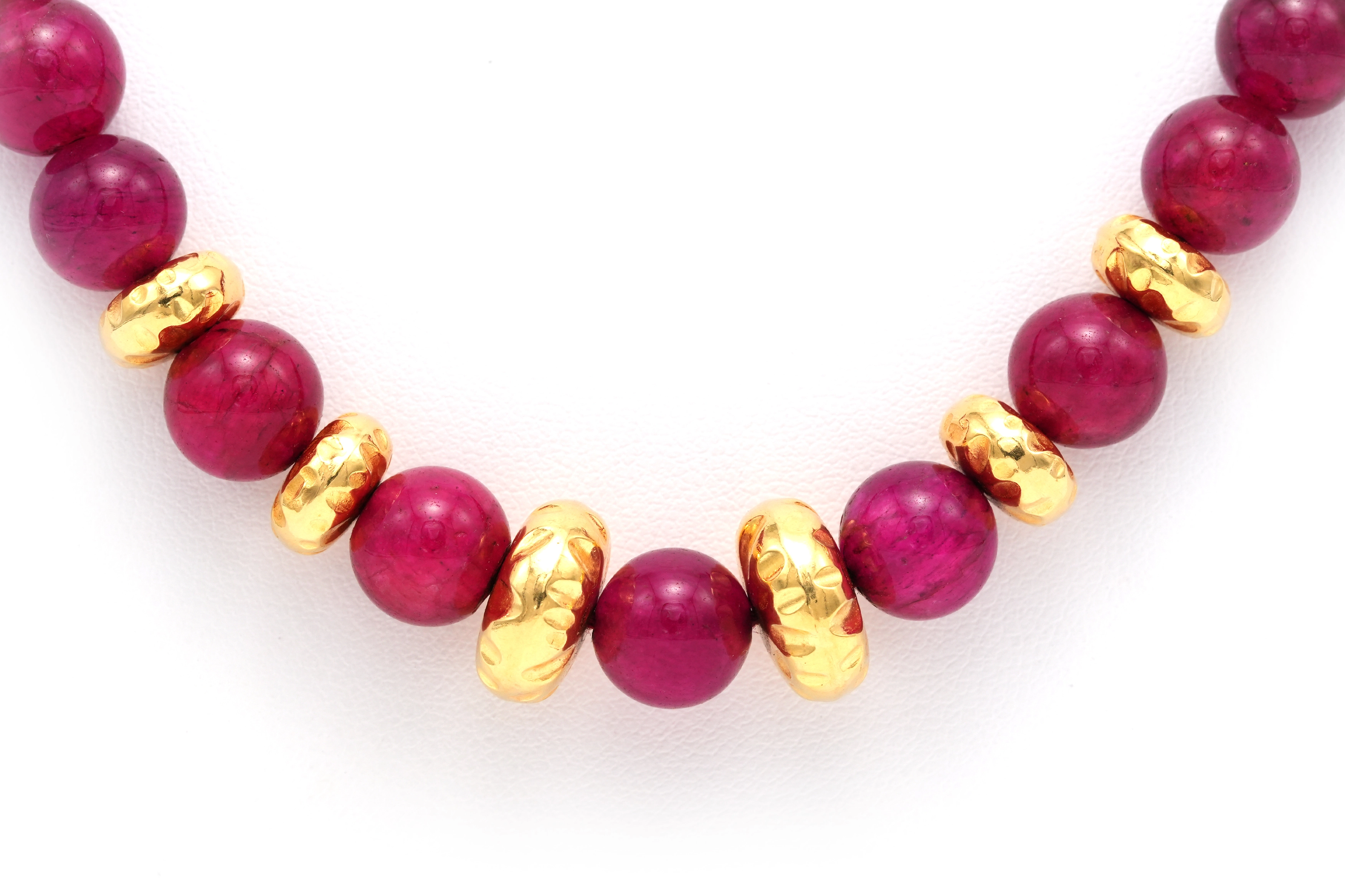 Collier contemporain en or jaune 18 carats et perles de rubis - 4