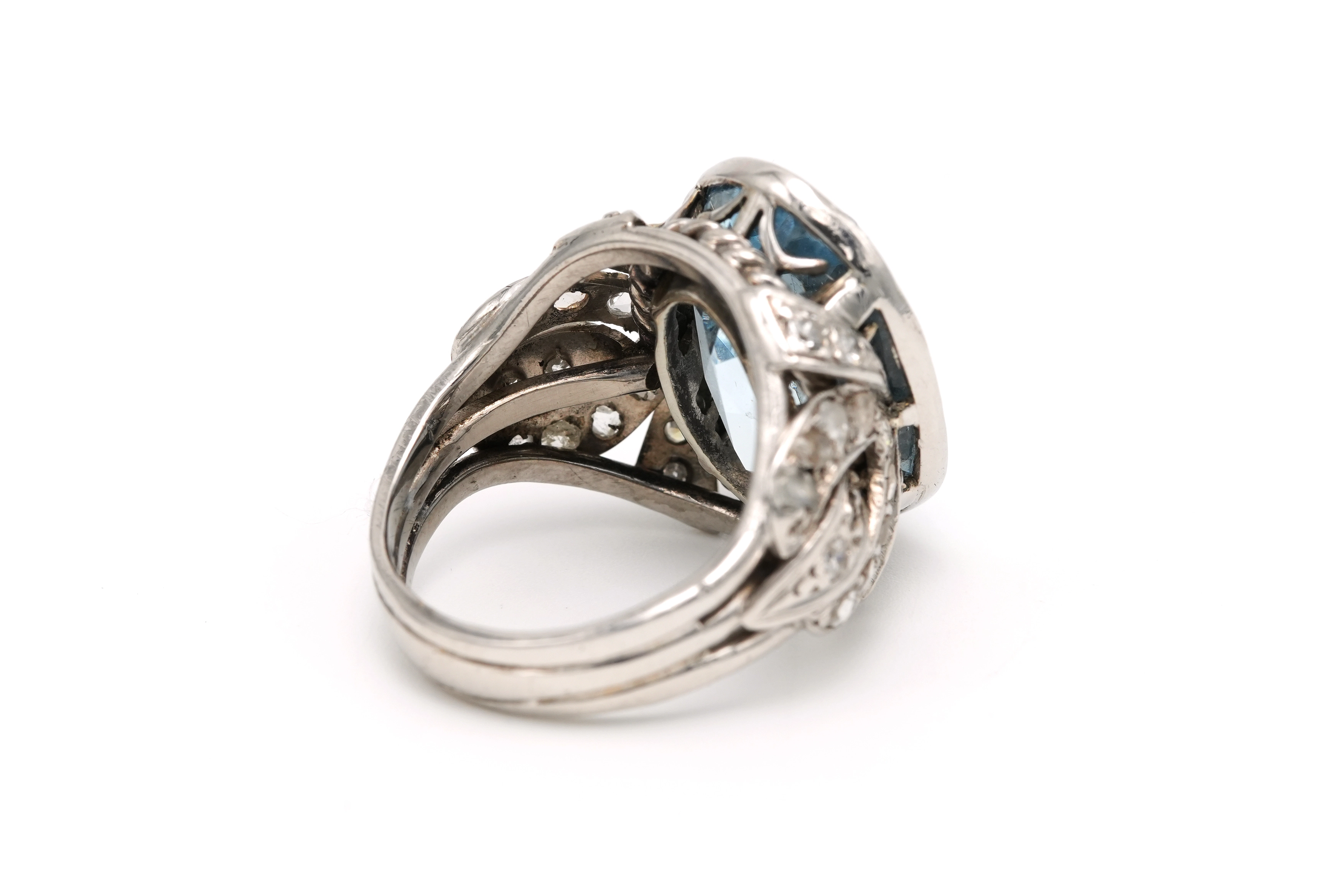 Bague Art Déco en or blanc 18 carats et platine sertie d'une spinelle de synthèse et de diamants "taille" rose - - 5