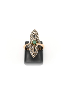 Bague Art Nouveau en or jaune 18 carats sertie d'une émeraude et de diamants "taille" rose - 1