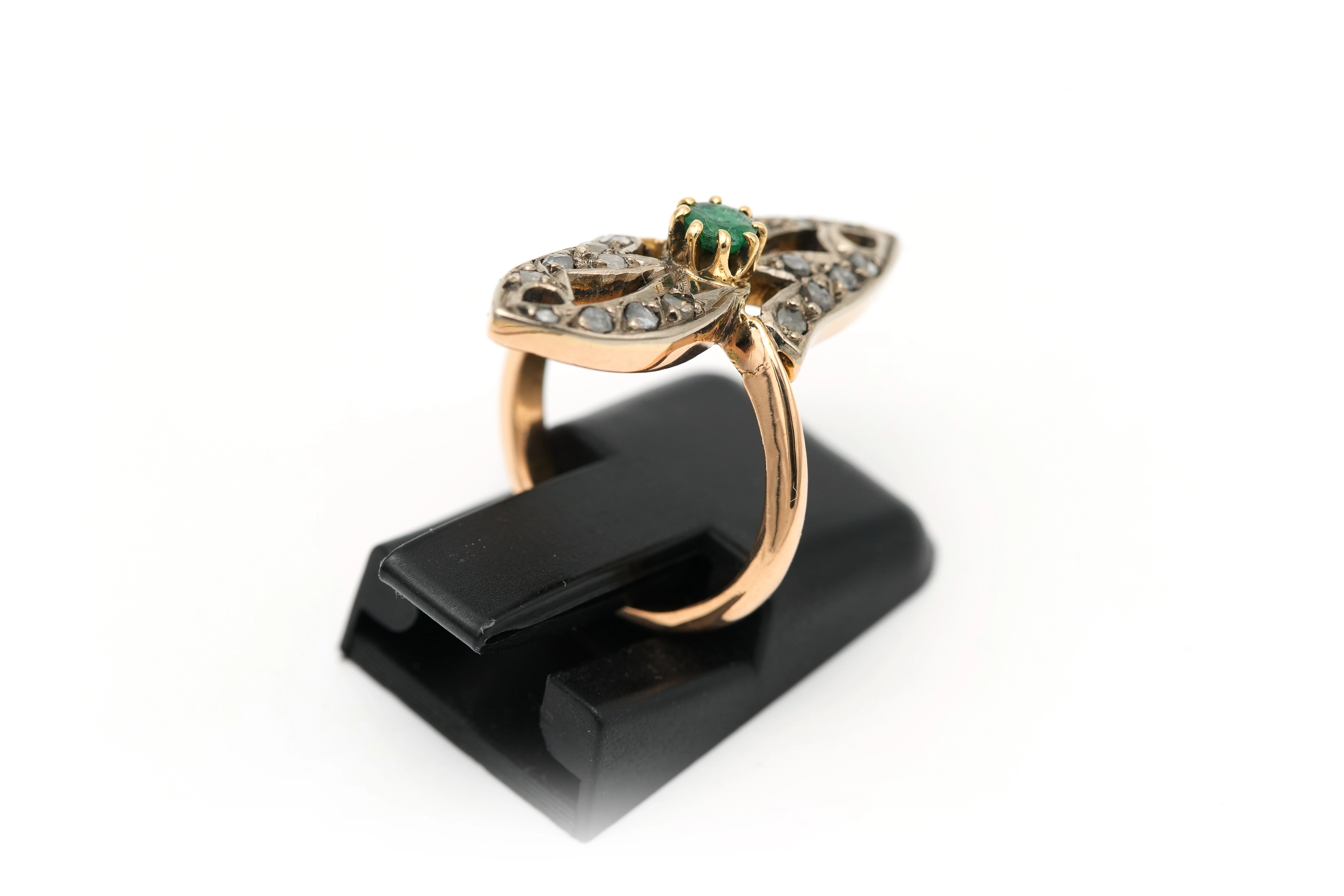 Bague Art Nouveau en or jaune 18 carats sertie d'une émeraude et de diamants "taille" rose - 5