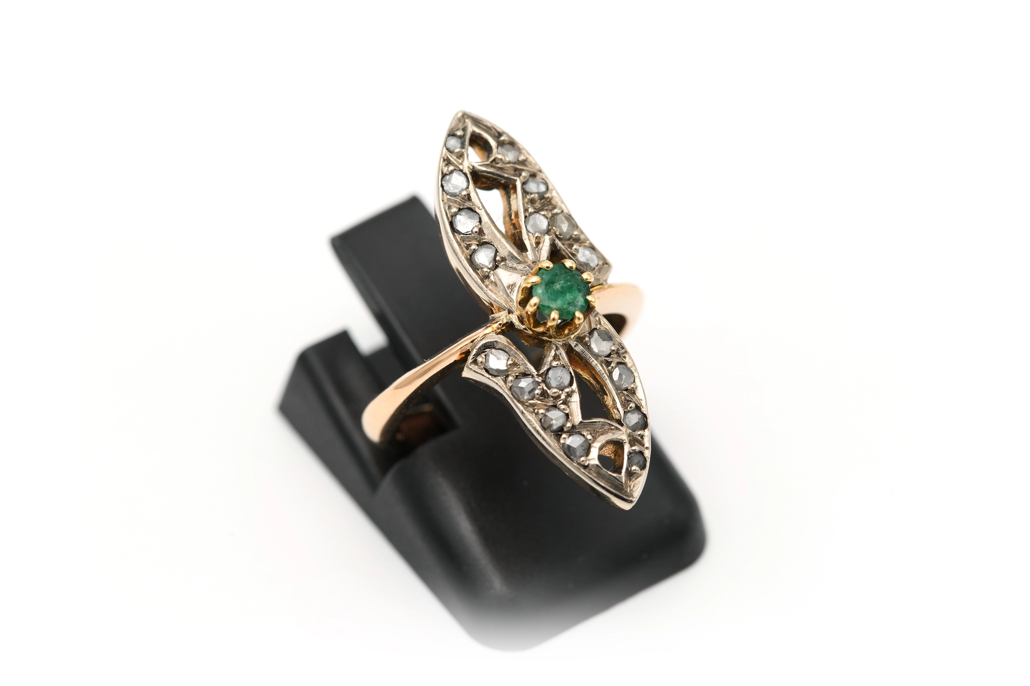 Bague Art Nouveau en or jaune 18 carats sertie d'une émeraude et de diamants "taille" rose - 6