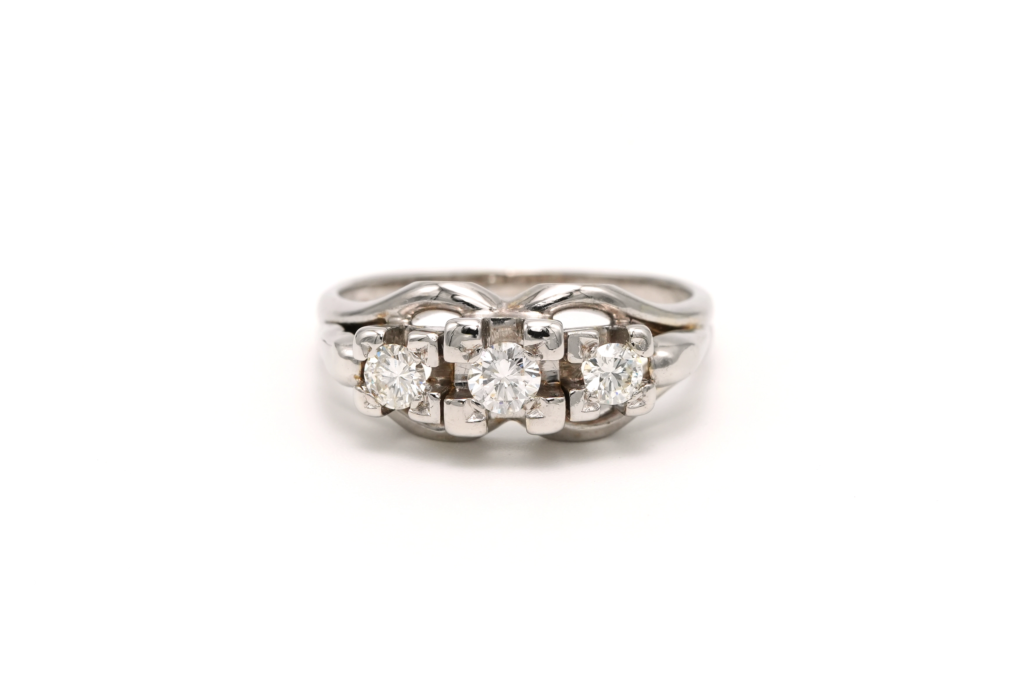 Bague Art Déco en or blanc 18 carats sertie de diamants "old cut" - 1