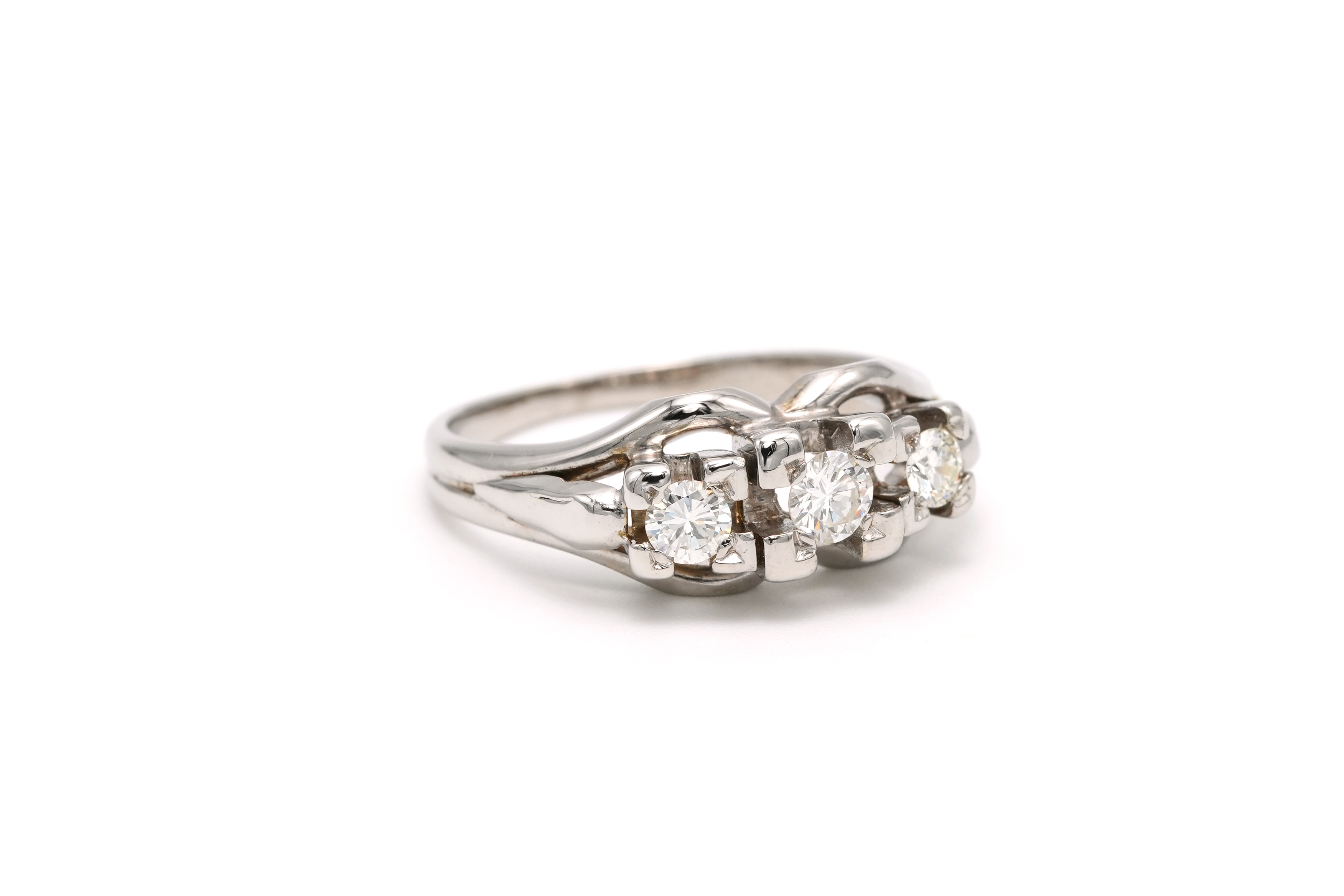 Bague Art Déco en or blanc 18 carats sertie de diamants "old cut" - 6