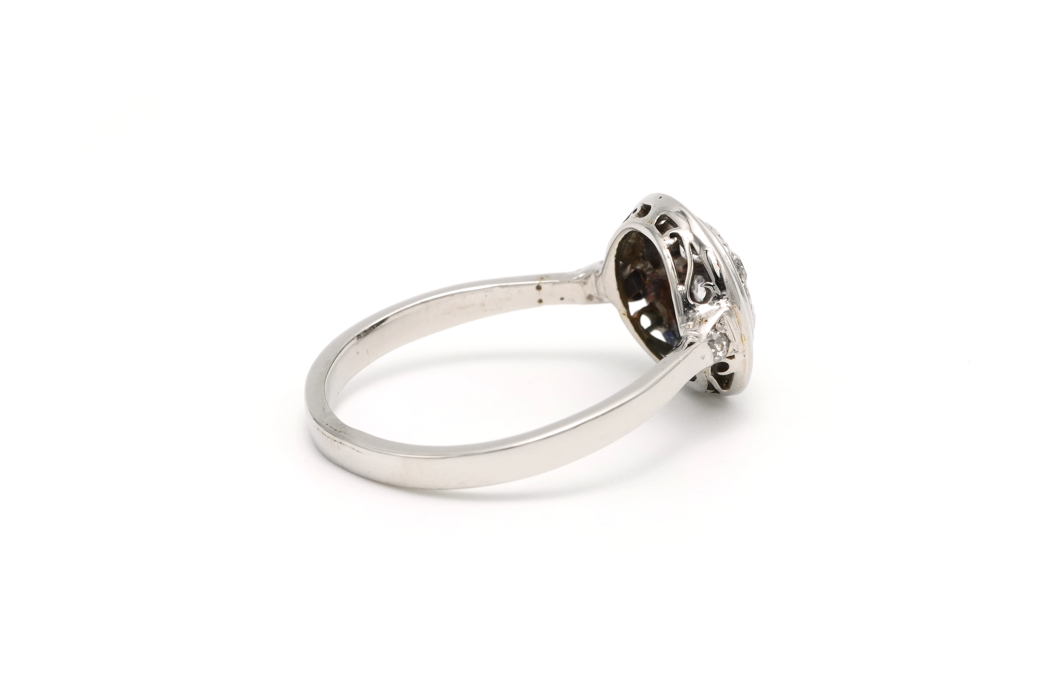 Bague Art Déco en or blanc 18 carats sertie de diamants "old cut" - 5