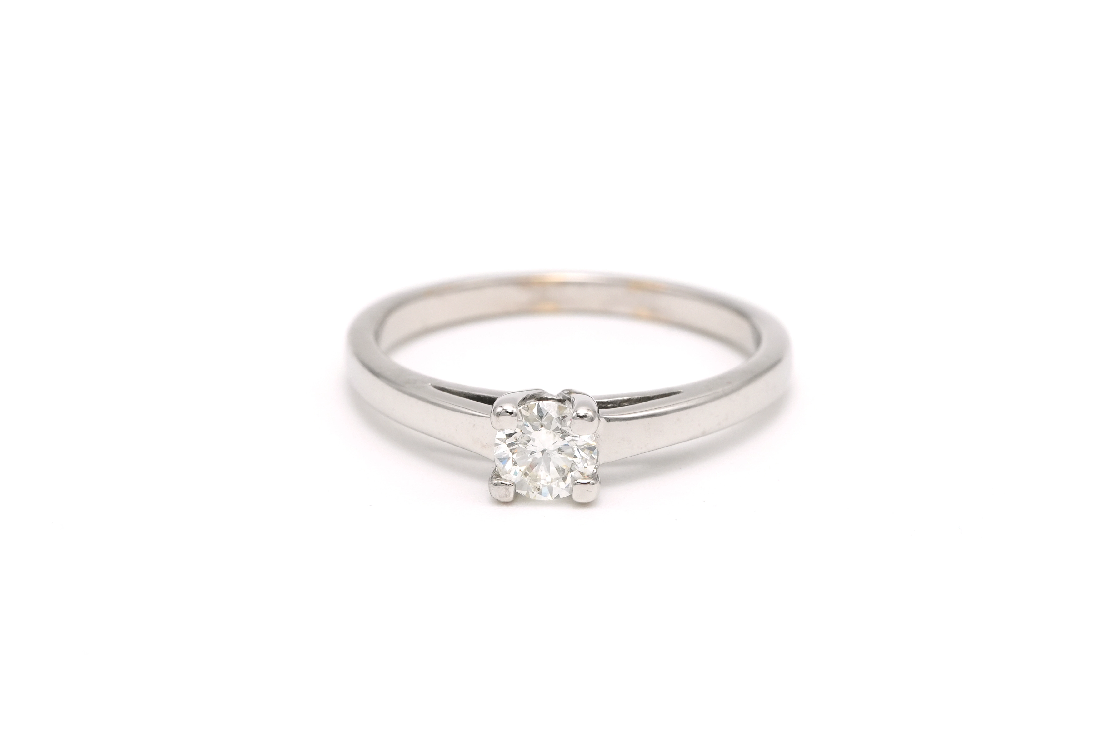 Bague contemporaine en or blanc 18 carats sertie d'un diamant "taille" brillant (+-0.23ct) - 1