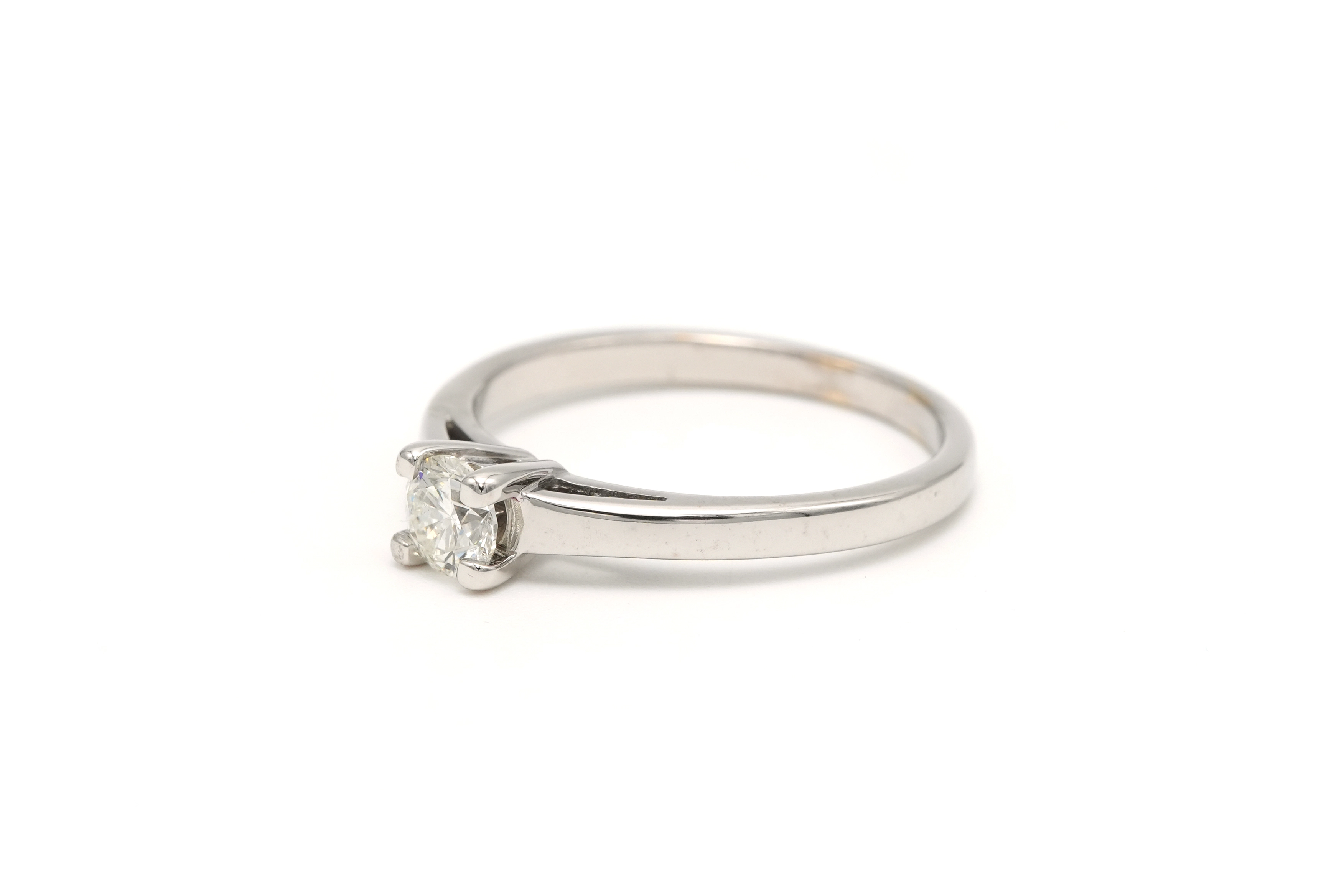 Bague contemporaine en or blanc 18 carats sertie d'un diamant "taille" brillant (+-0.23ct) - 2