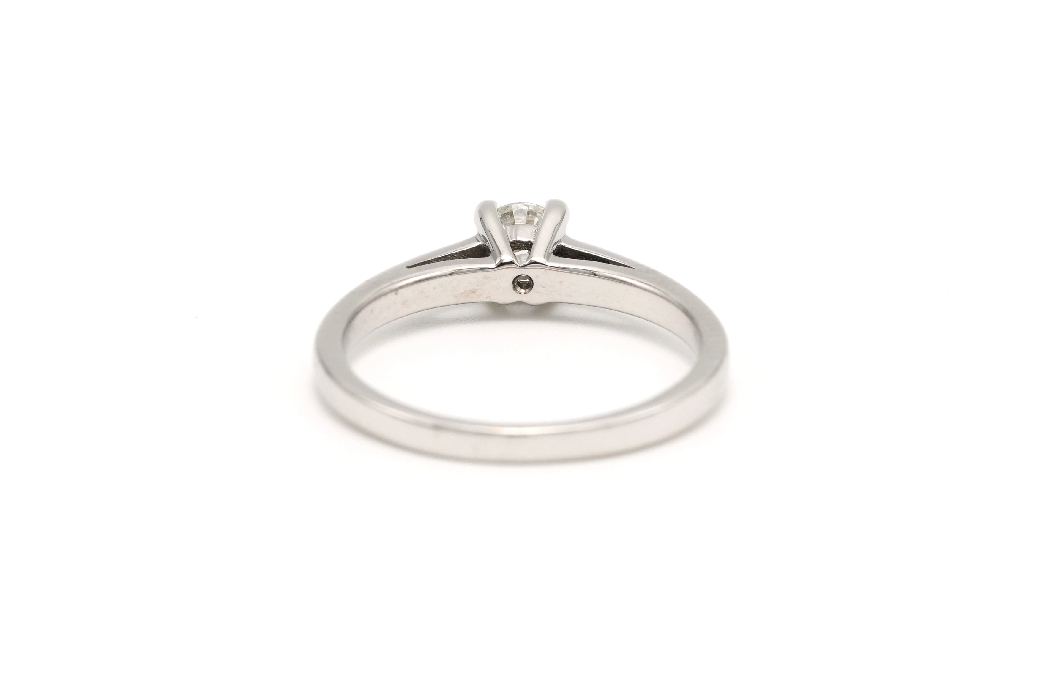 Bague contemporaine en or blanc 18 carats sertie d'un diamant "taille" brillant (+-0.23ct) - 4