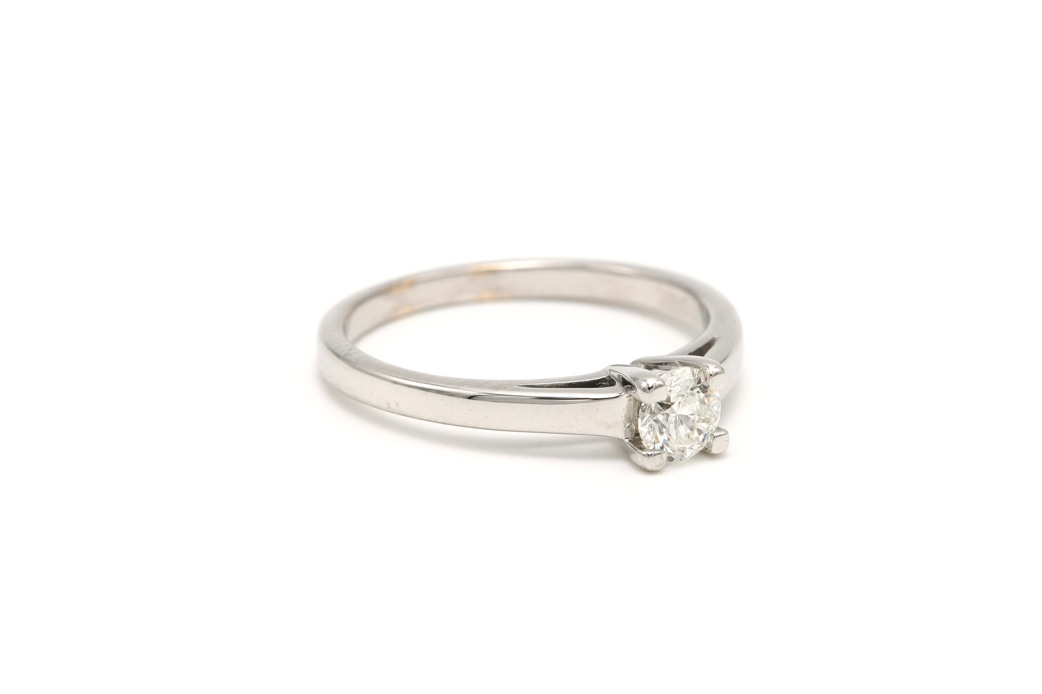 Bague contemporaine en or blanc 18 carats sertie d'un diamant "taille" brillant (+-0.23ct) - 6