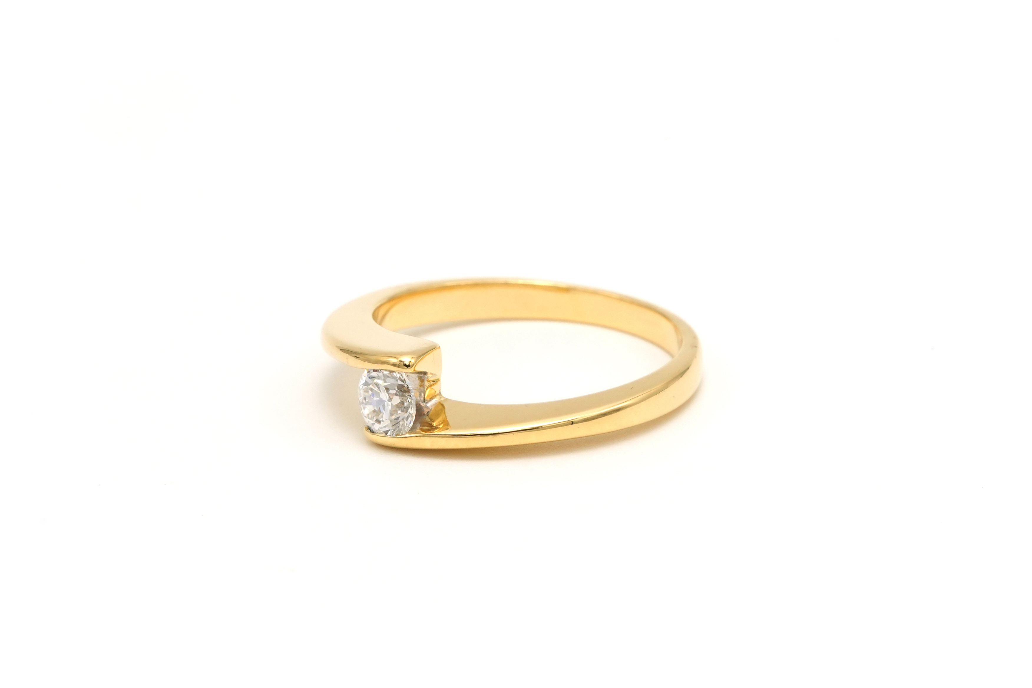 Bague contemporaine en or jaune 18 carats sertie d'un diamant "taille" brillant (+-0.25ct) - 2