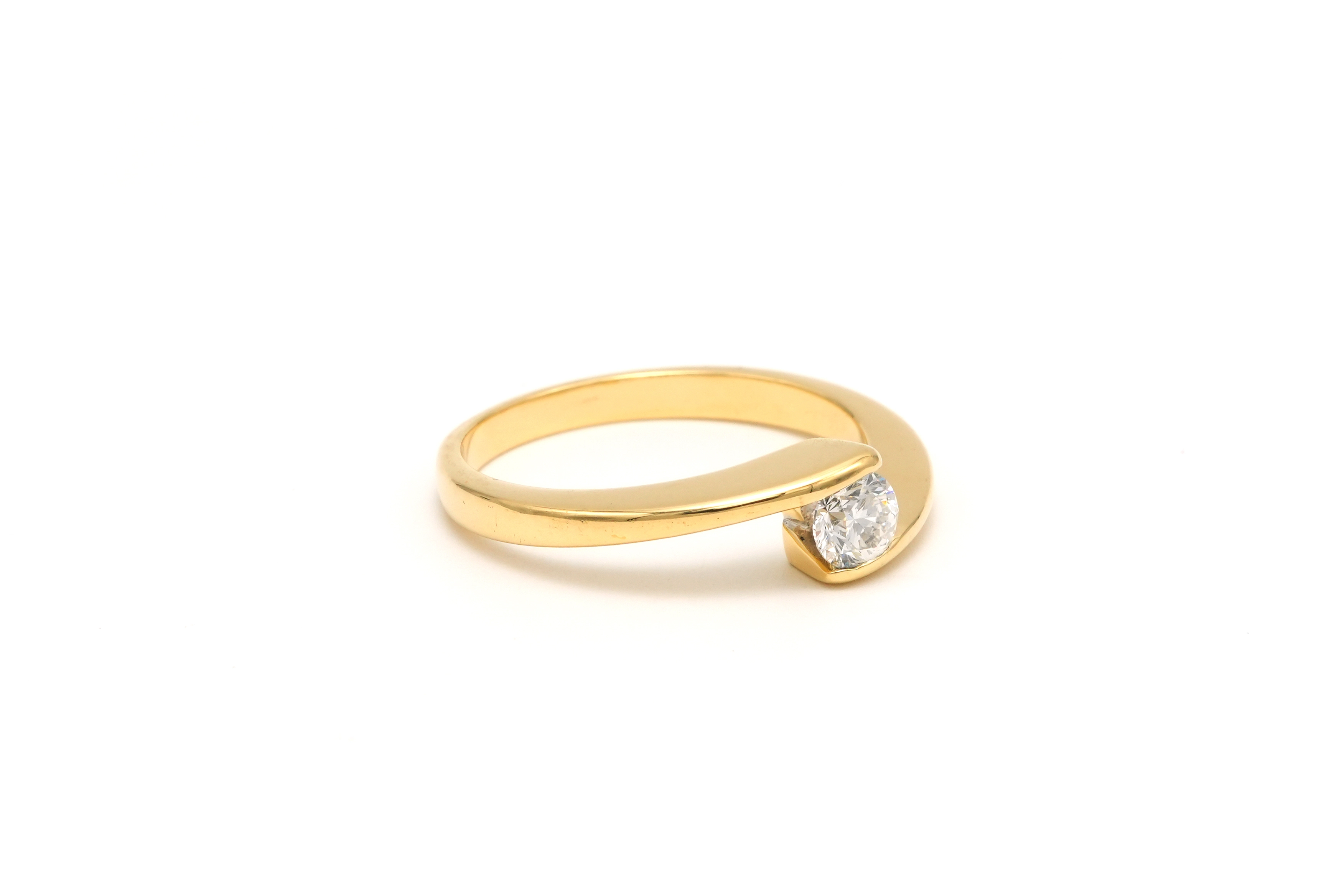 Bague contemporaine en or jaune 18 carats sertie d'un diamant "taille" brillant (+-0.25ct) - 6