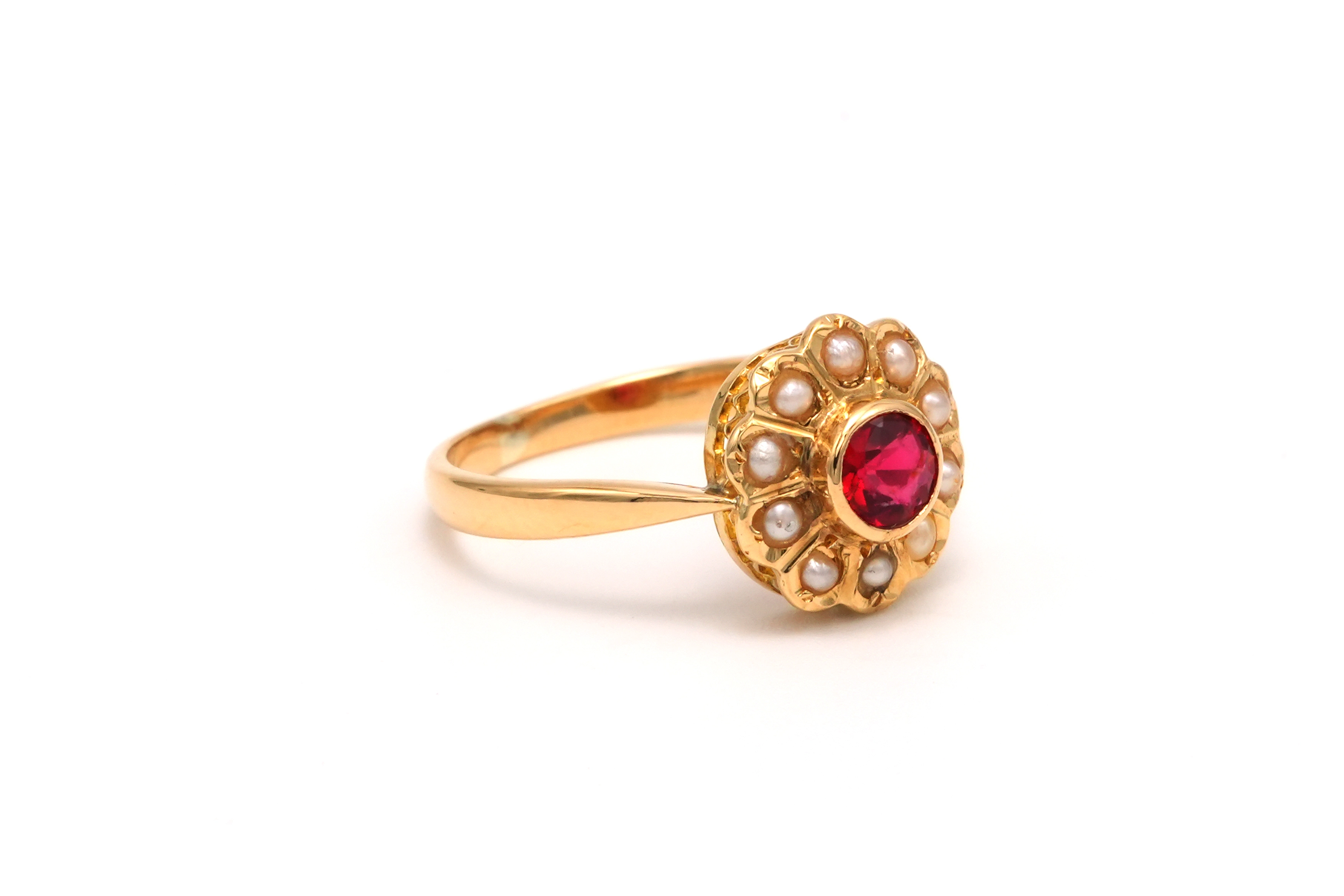 Bague Art Déco en or jaune 18 carats sertie de perles et d'un rubis de synthèse - 6