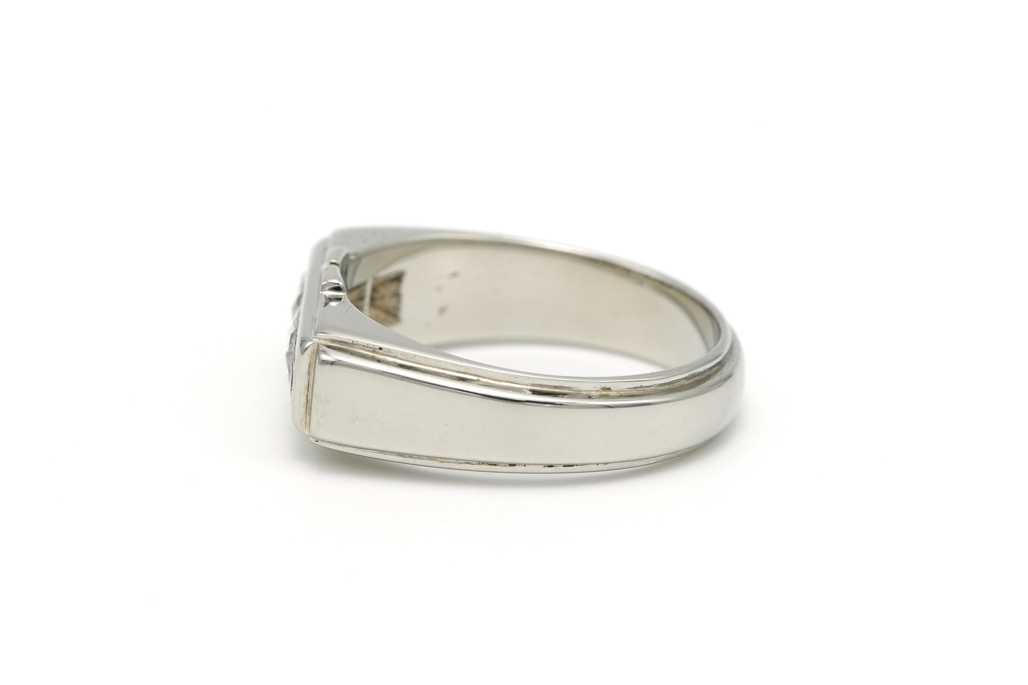 Bague Art Déco en or blanc 18 carats sertie de diamants "taille" rose - 3