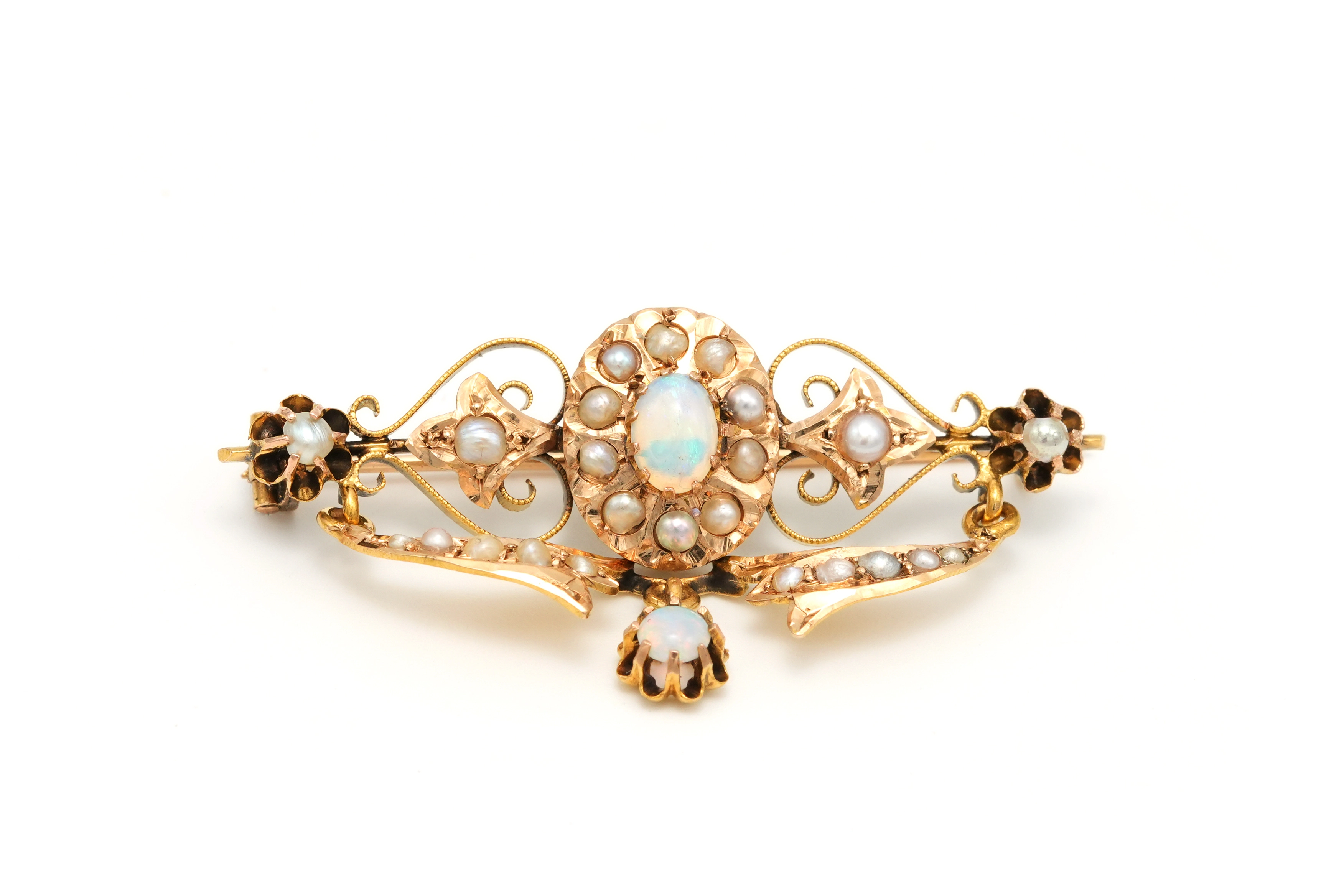 Broche Art Nouveau en or jaune 18 carats sertie d'opales et de perles - 1
