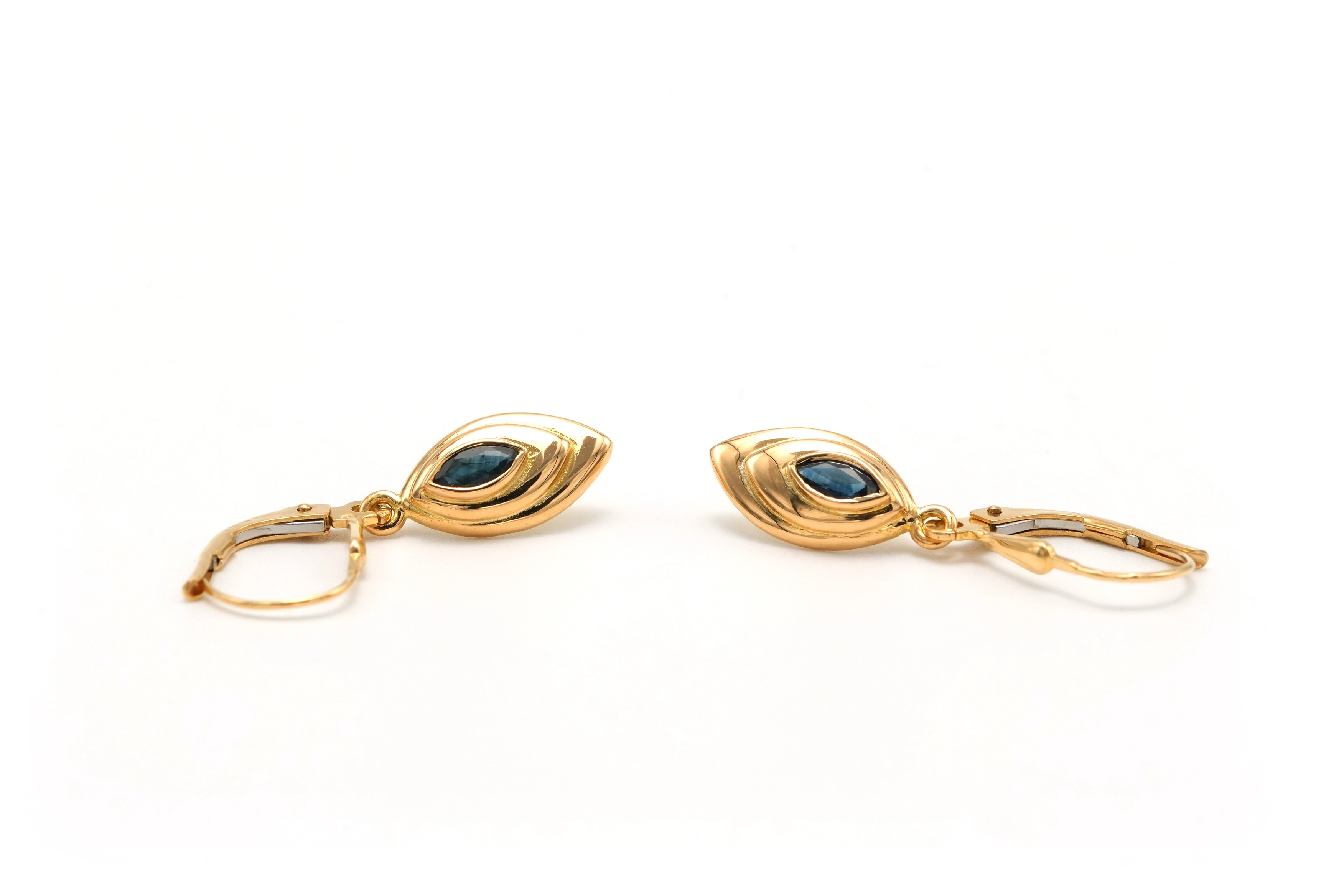 Boucles d'oreilles 1970 en or jaune 18 carats serties de saphirs - 1