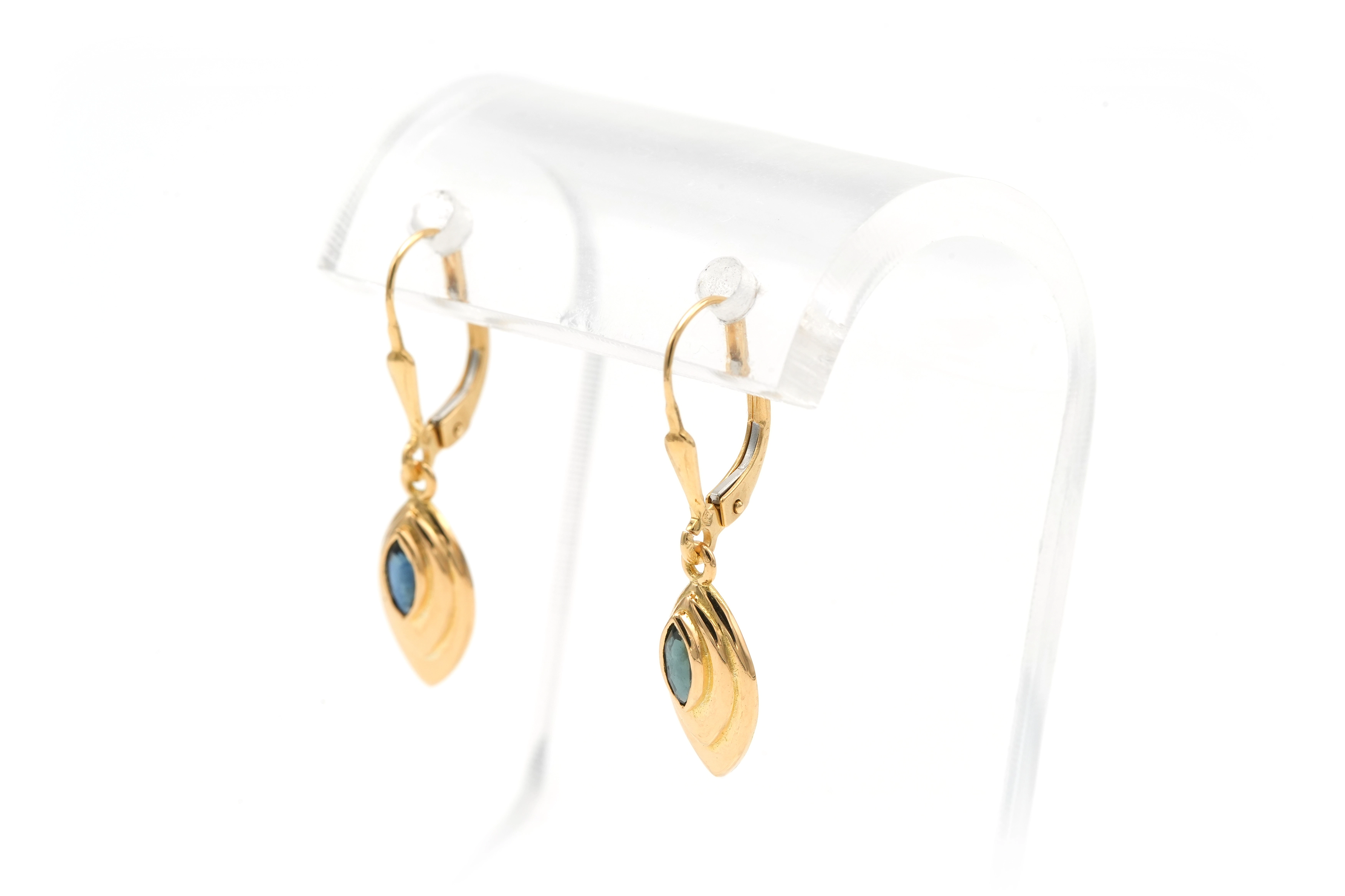 Boucles d'oreilles 1970 en or jaune 18 carats serties de saphirs - 4