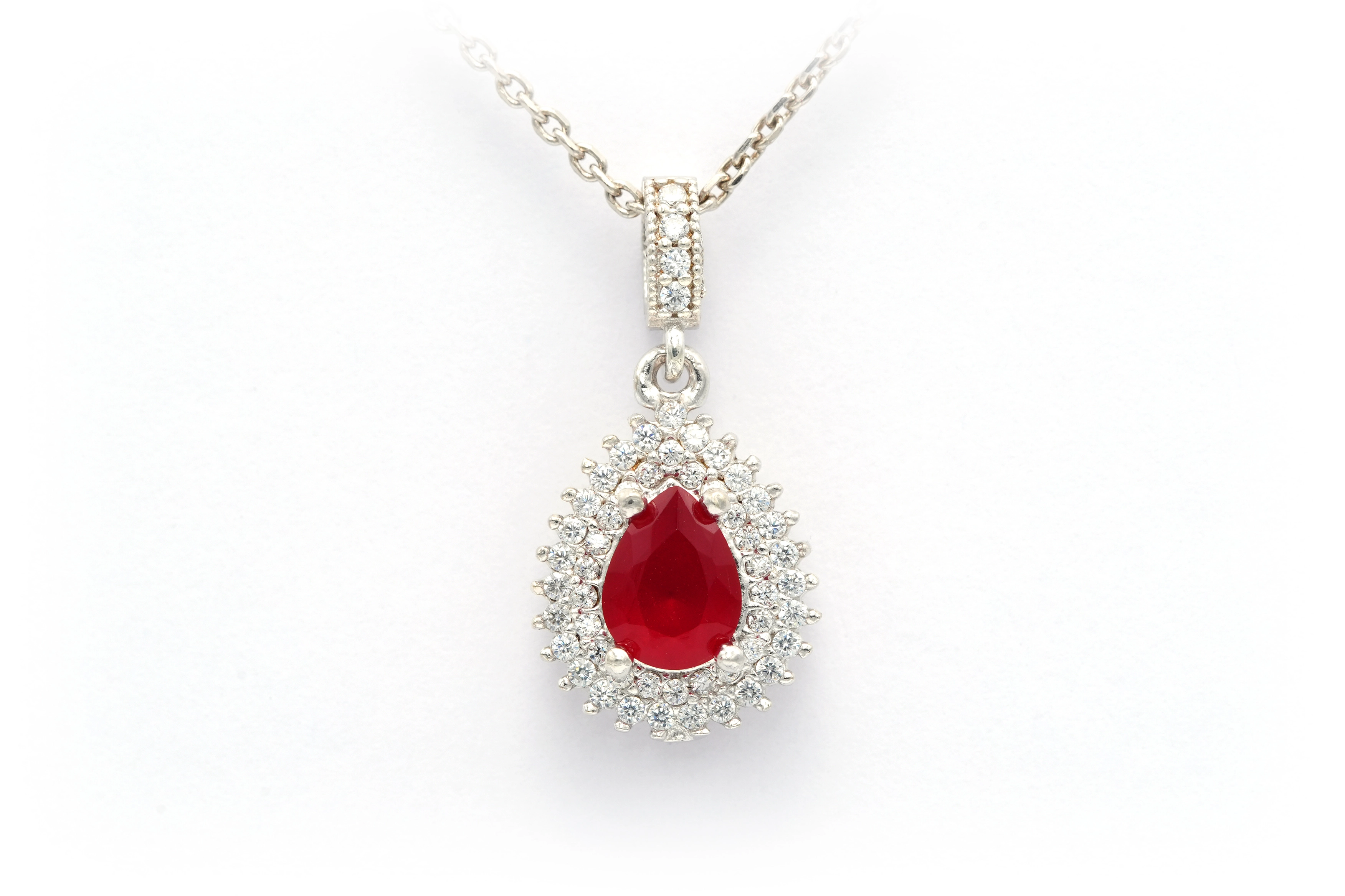 Collier contemporain en argent 925 serti d'un rubis et de zirconiums - 1