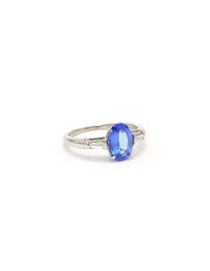 Bague contemporaine en platine sertie d'une tanzanite et de diamants "taille" baguette - 6