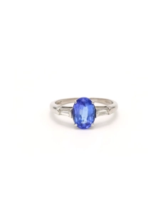 Bague contemporaine en platine sertie d'une tanzanite et de diamants "taille" baguette - 1