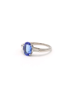 Bague contemporaine en platine sertie d'une tanzanite et de diamants "taille" baguette - 2