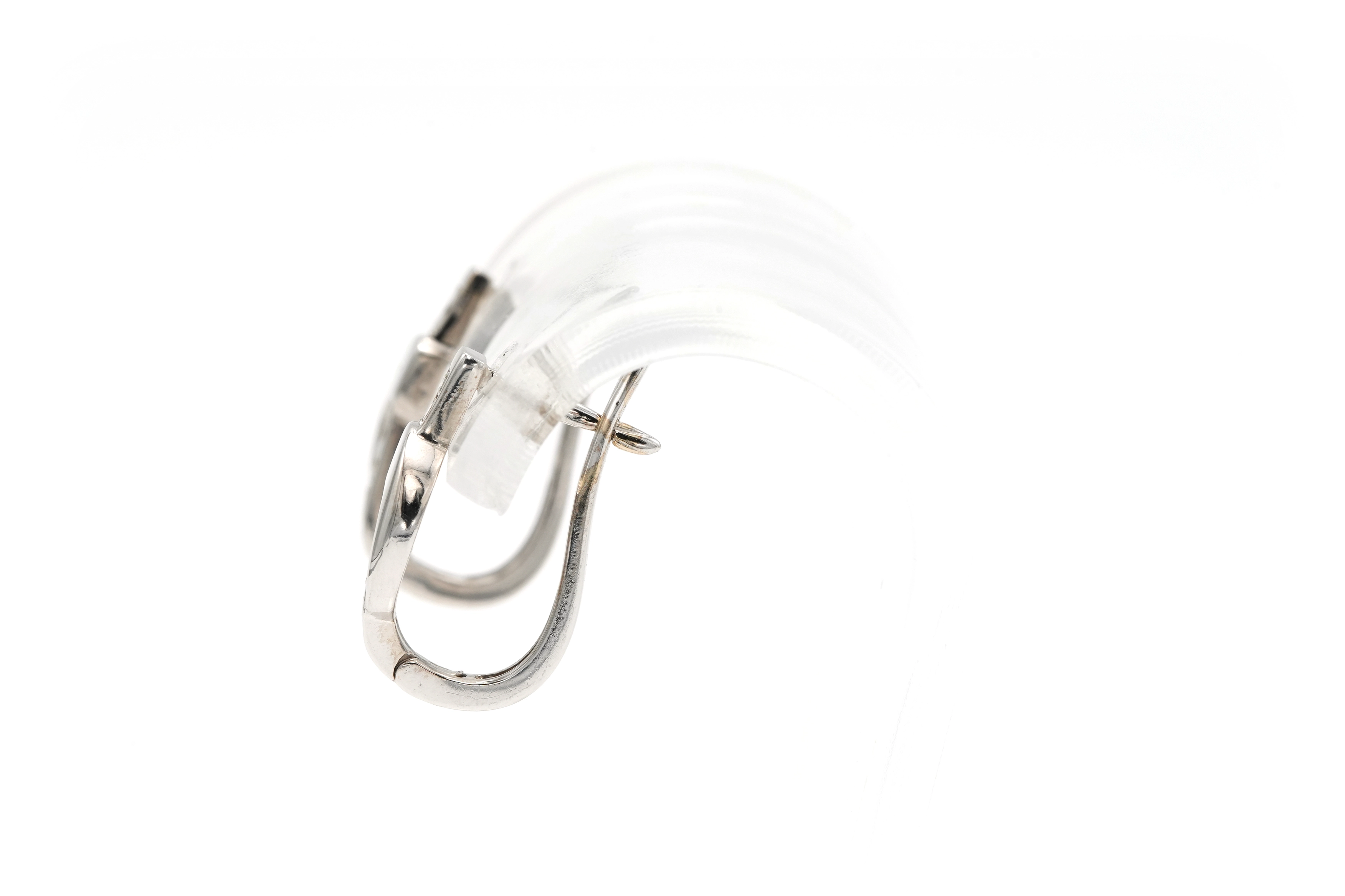Boucles d'oreilles contemporaines en or blanc 14 carats serties de diamants "taille" brillant (+-0.168ct) - 5