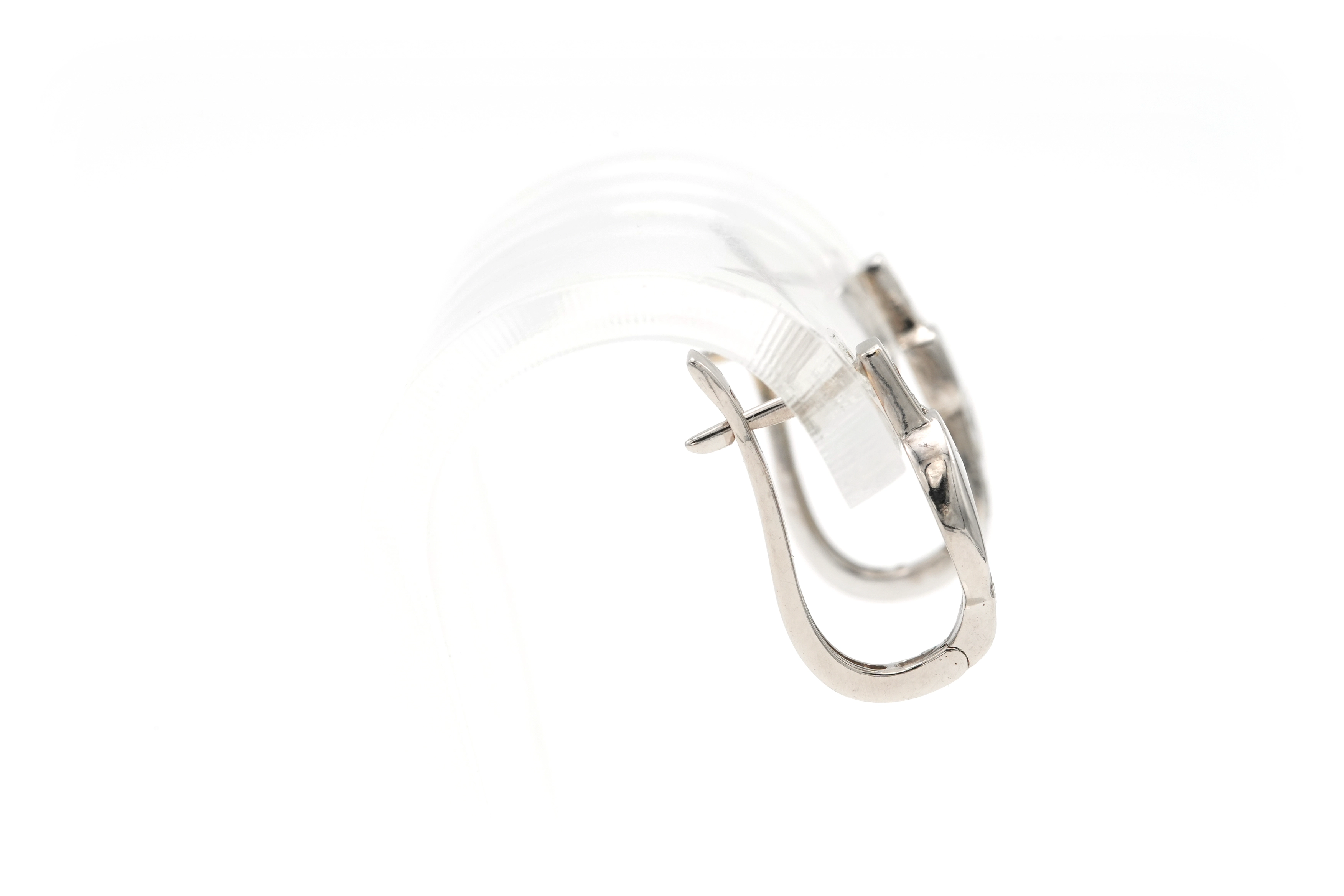 Boucles d'oreilles contemporaines en or blanc 14 carats serties de diamants "taille" brillant (+-0.168ct) - 6