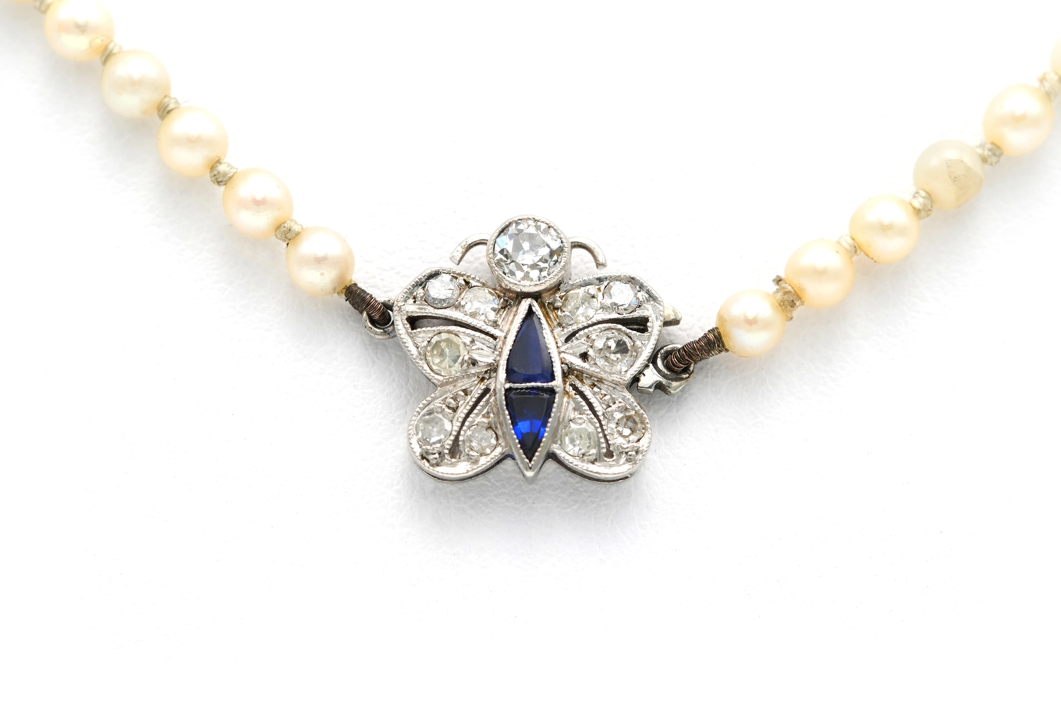 Collier Art Nouveau en or blanc 18 carats serti de diamant "taille" old cut et 8/8 et saphir de synthèse - - 1