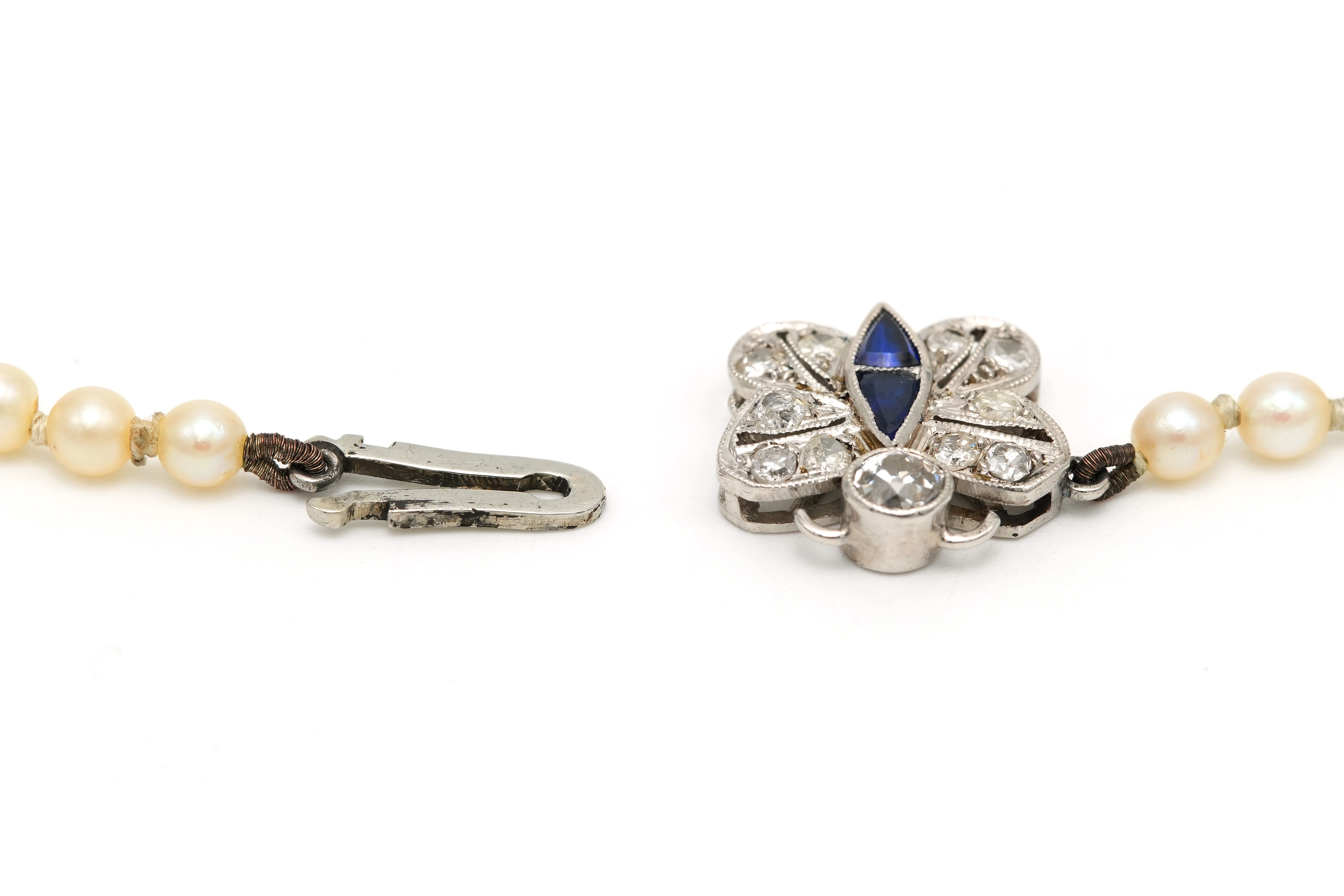 Collier Art Nouveau en or blanc 18 carats serti de diamant "taille" old cut et 8/8 et saphir de synthèse - 6