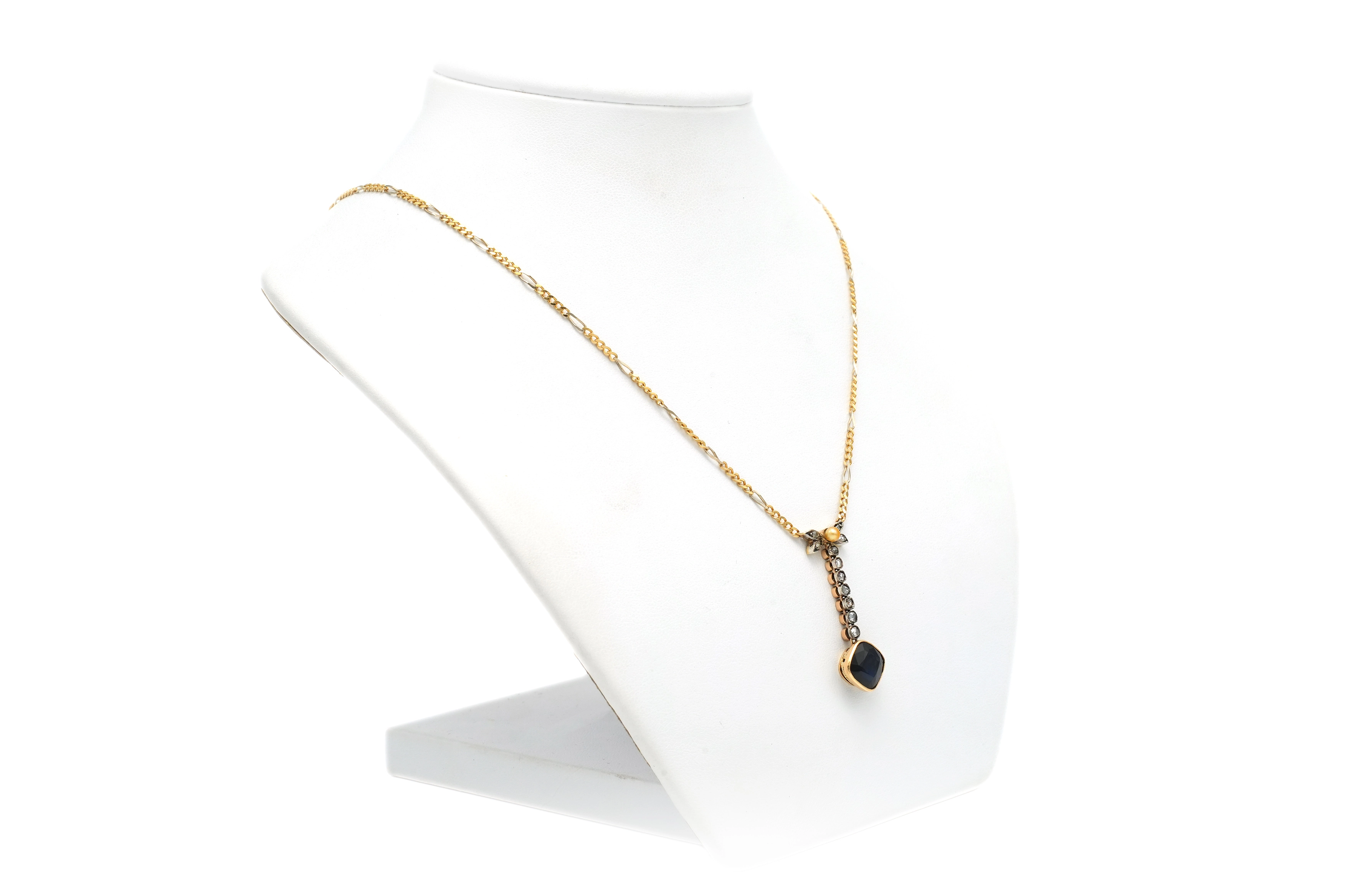 Collier Art Nouveau en or jaune et blanc 18 carats serti d'un saphir de synthèse d'une perle et de diamants "taille" rose - 4