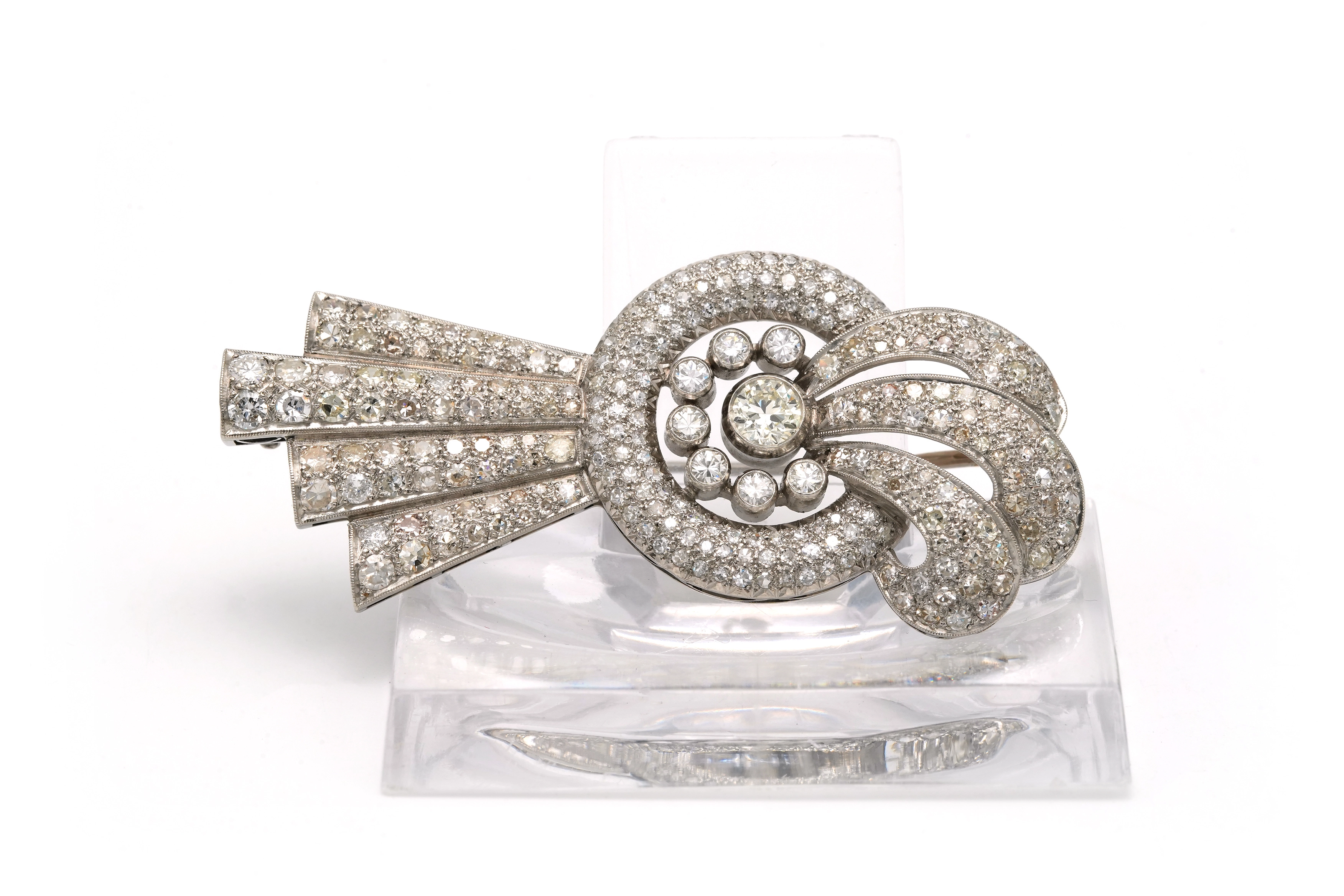 Broche Années 50 en or blanc 18 carats sertie de diamants "taille" brillant (+-3.468ct) - 1