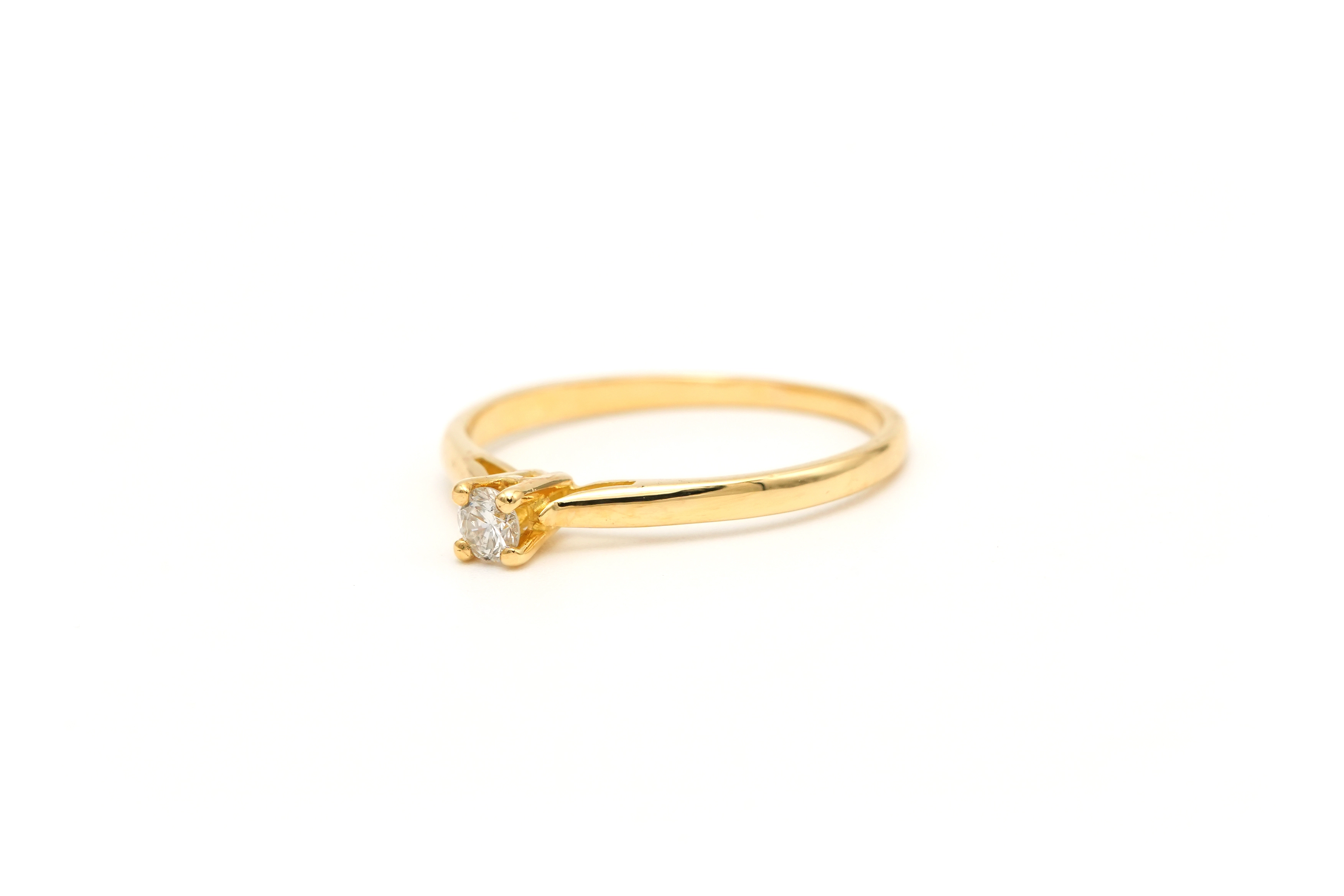 Solitaire contemporain en or jaune 18 carats serti d'un diamant "taille" brillant (+-0.09ct) - 1