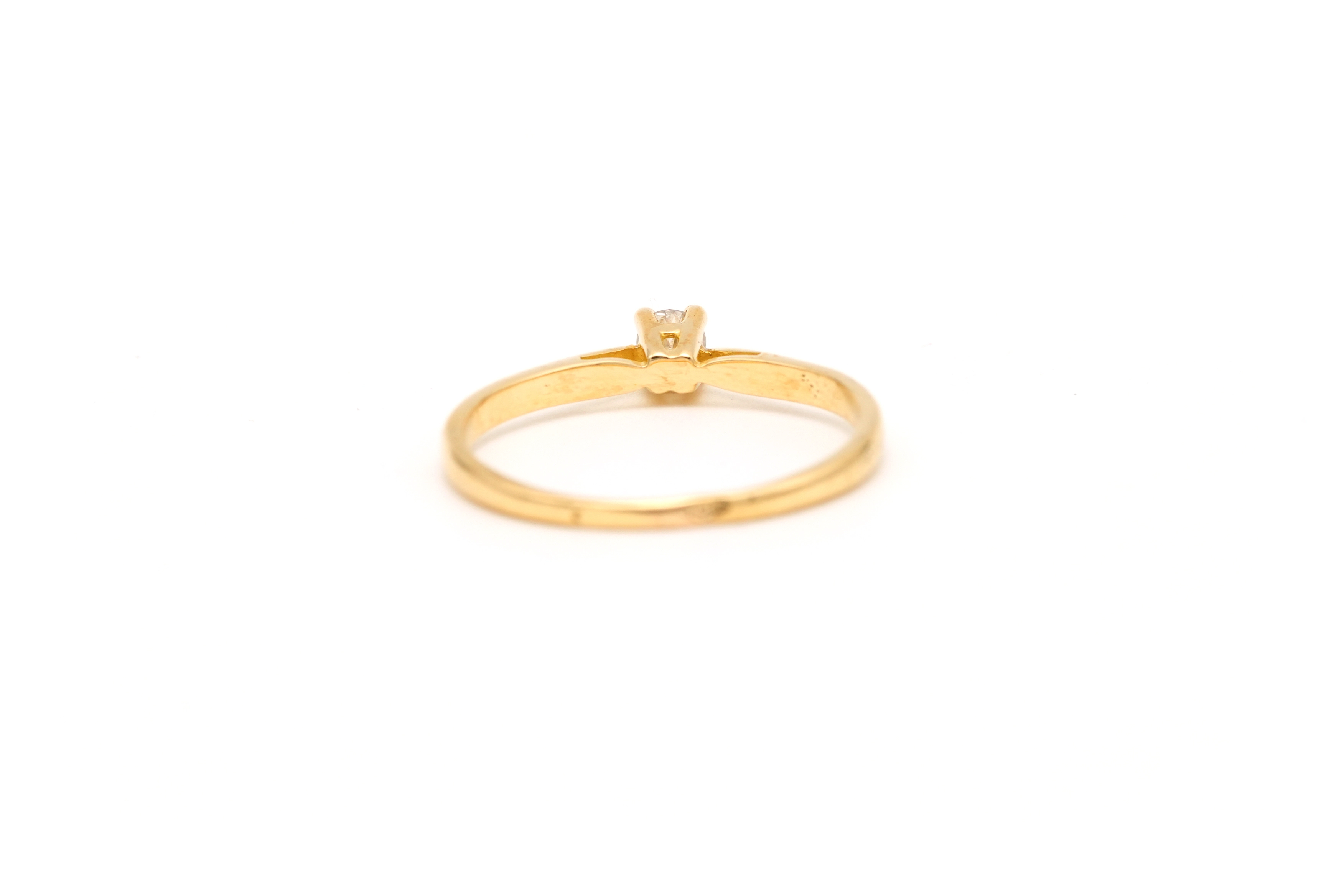 Solitaire contemporain en or jaune 18 carats serti d'un diamant "taille" brillant (+-0.09ct) - 4