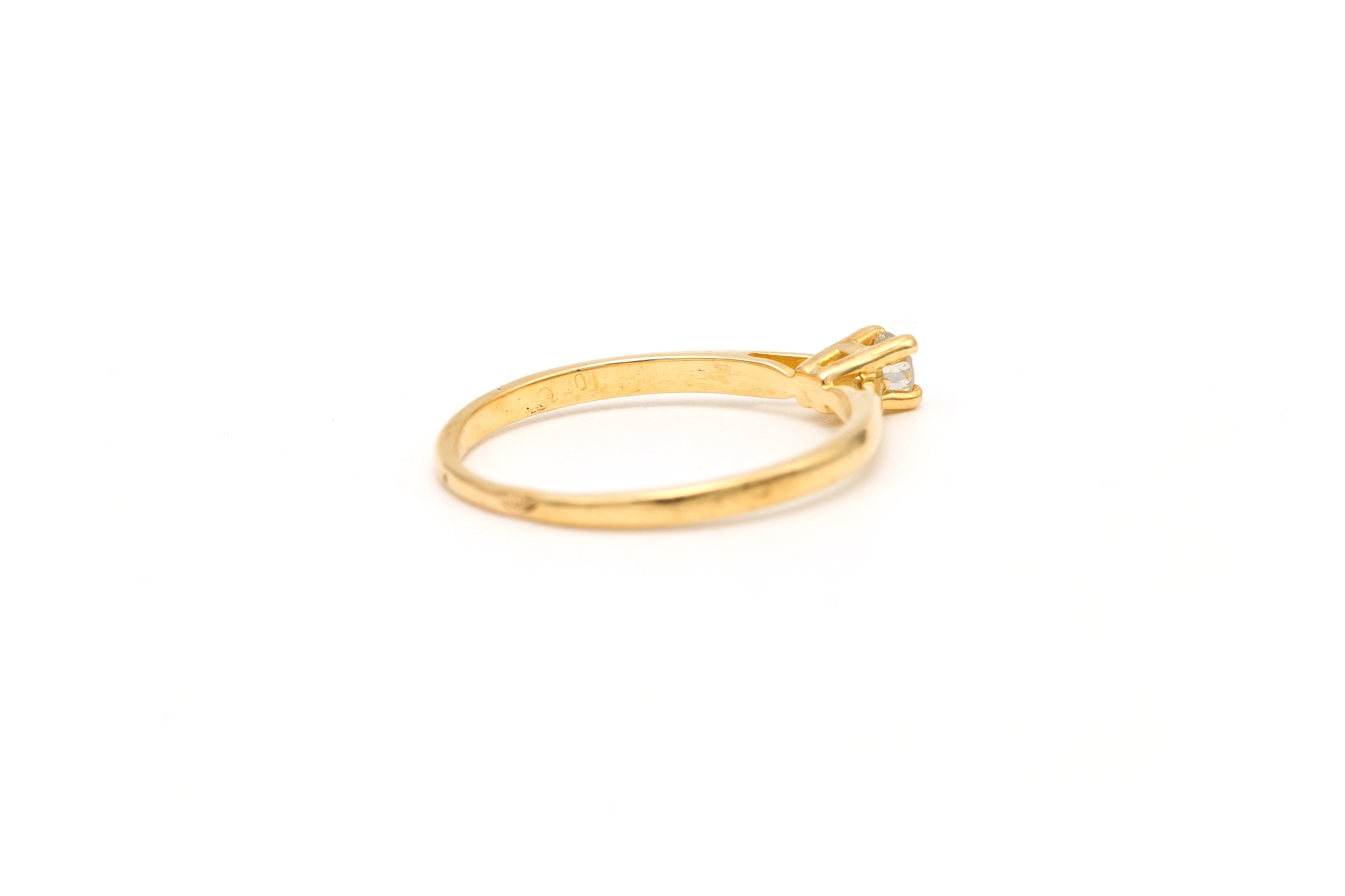 Solitaire contemporain en or jaune 18 carats serti d'un diamant "taille" brillant (+-0.09ct) - 5