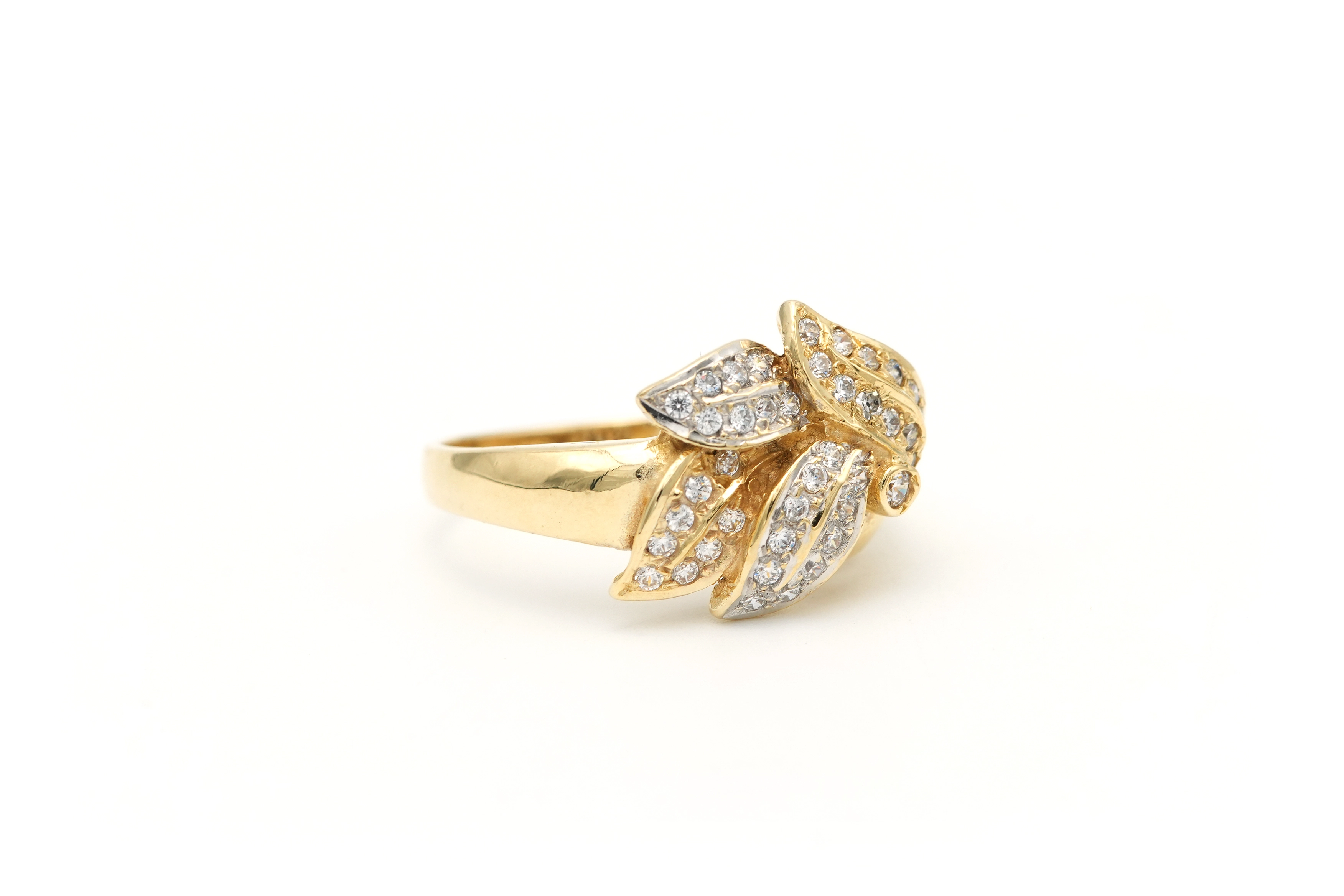 Bague contemporaine en or jaune et blanc 14 carats sertie de diamants "taille" brillant (0.394ct) - 6