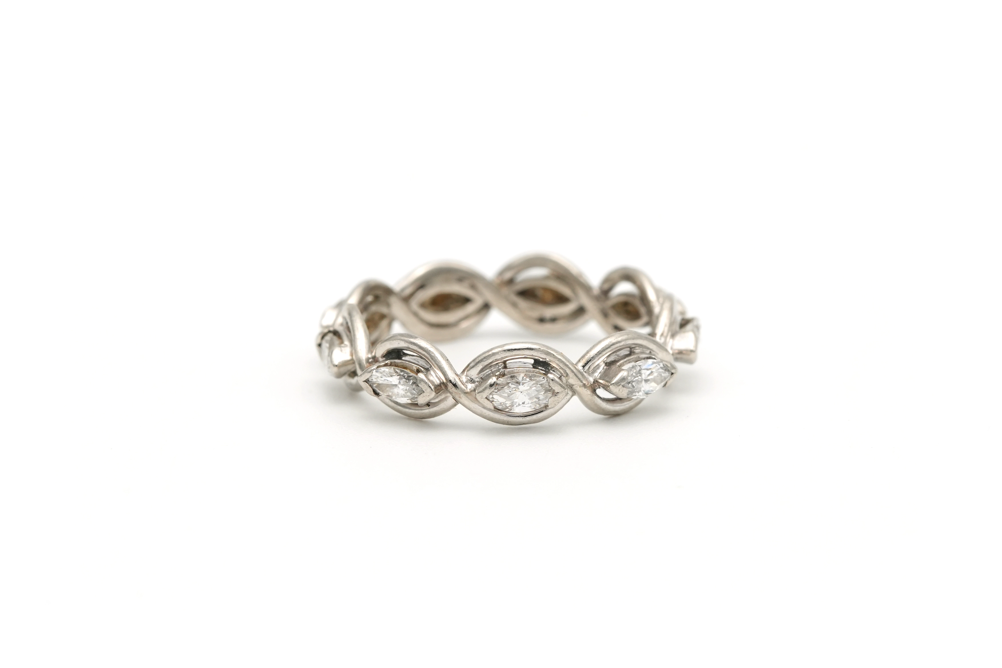 Bague contemporaine en platine sertie de diamants "taille" navette (+-0.81ct) - 4