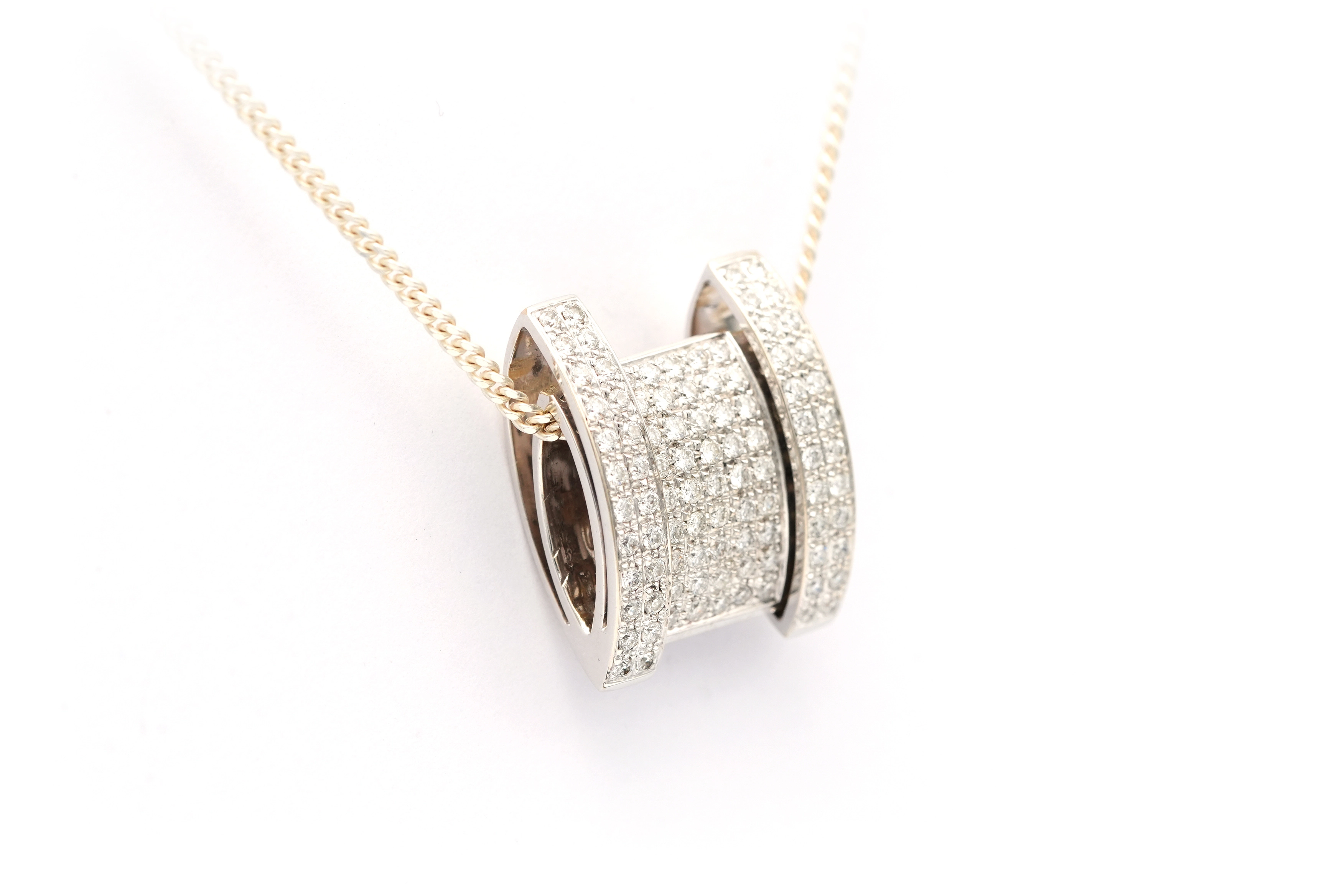 Pendentif contemporain en or blanc 18 carats serti de diamants "taille" brillant (+-0.465ct) - 2