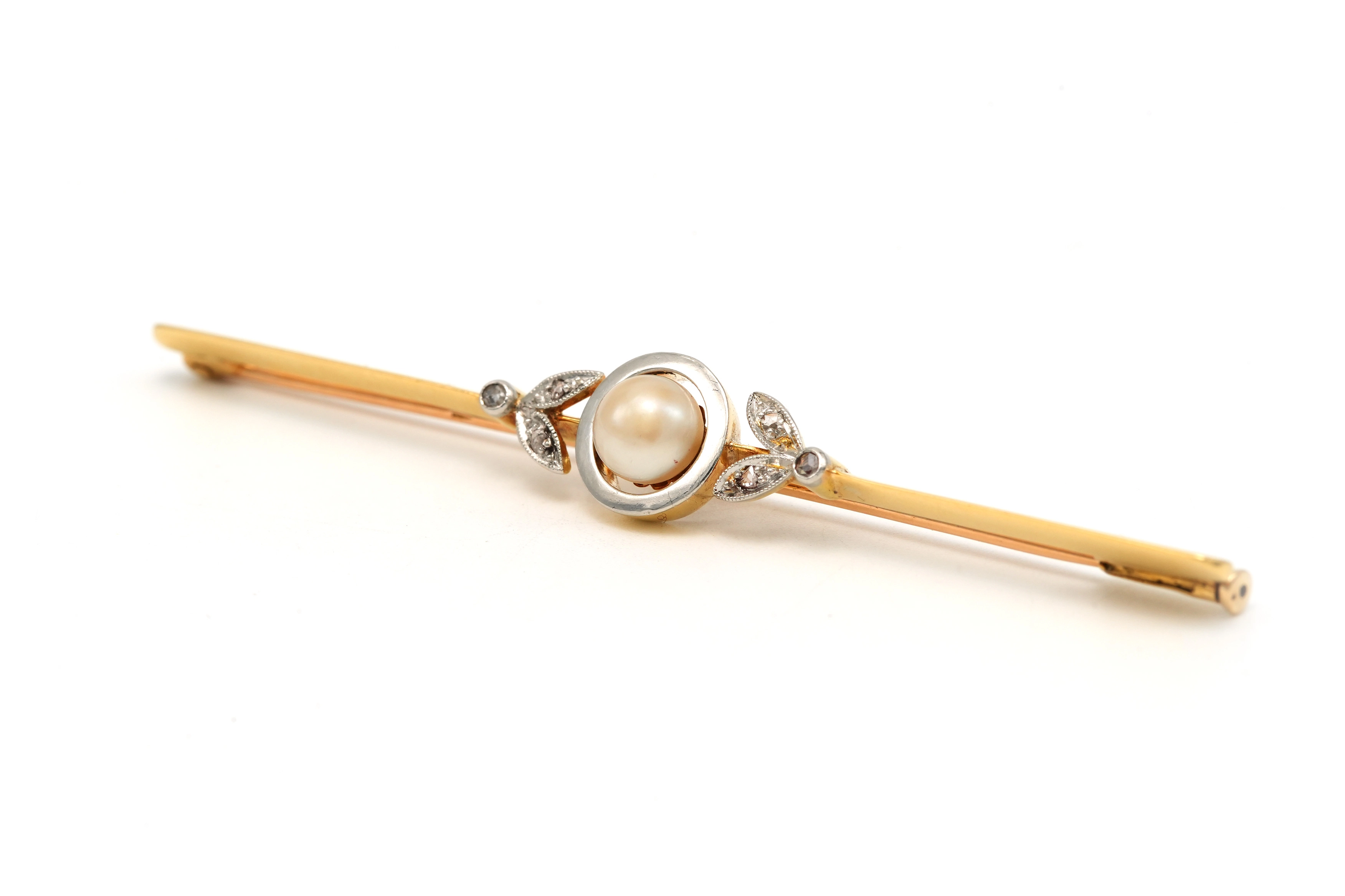 Broche Art Déco en or jaune 18 carats sertie d'une perle et de diamants "taille rose" - 2